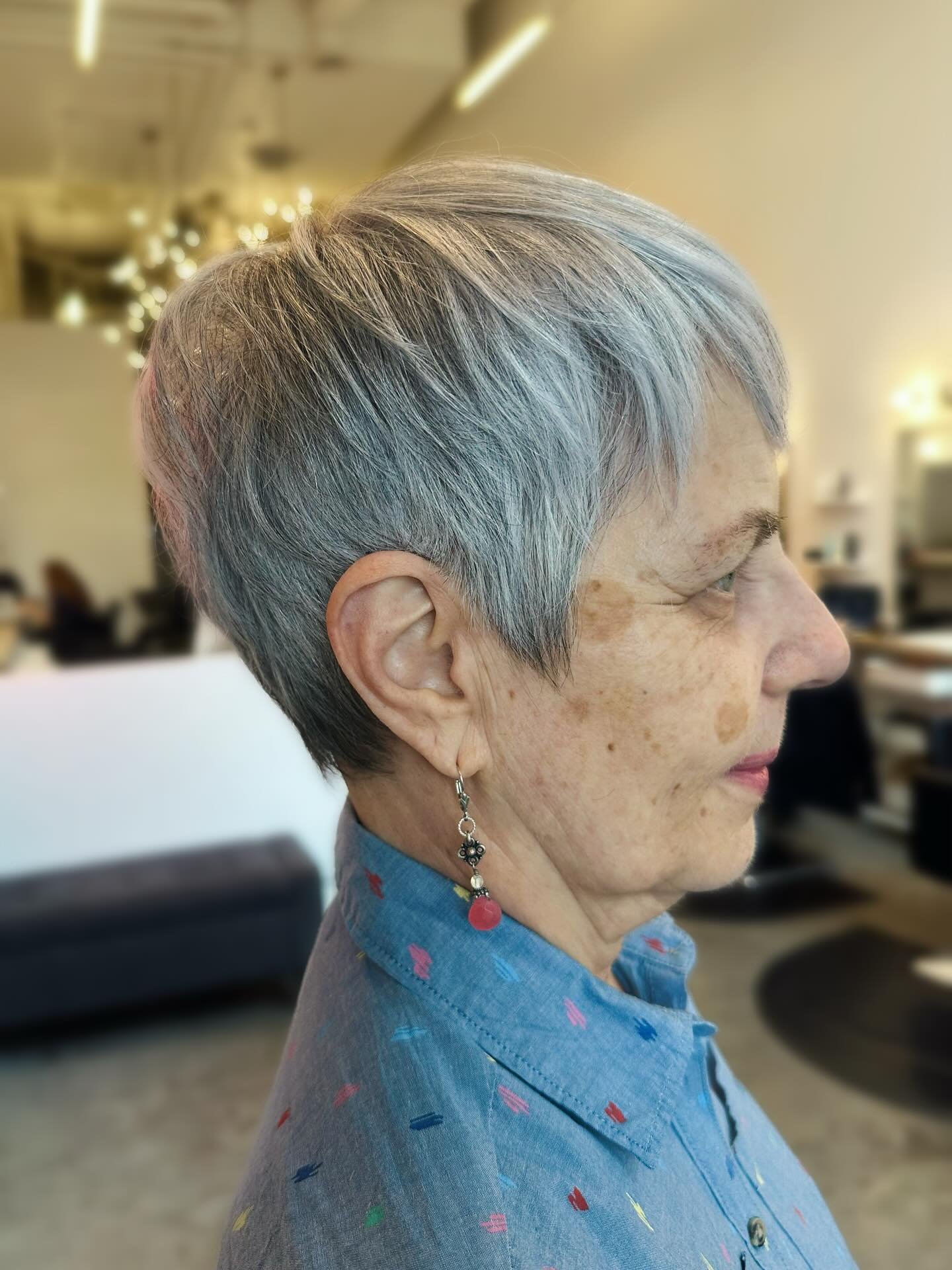 WOW!
This short cut shows off the natural hair colour so beautifully 💕it&rsquo;s so soft &amp; effortless&hellip; @janayaanthonyhair totally nailed it 🔨