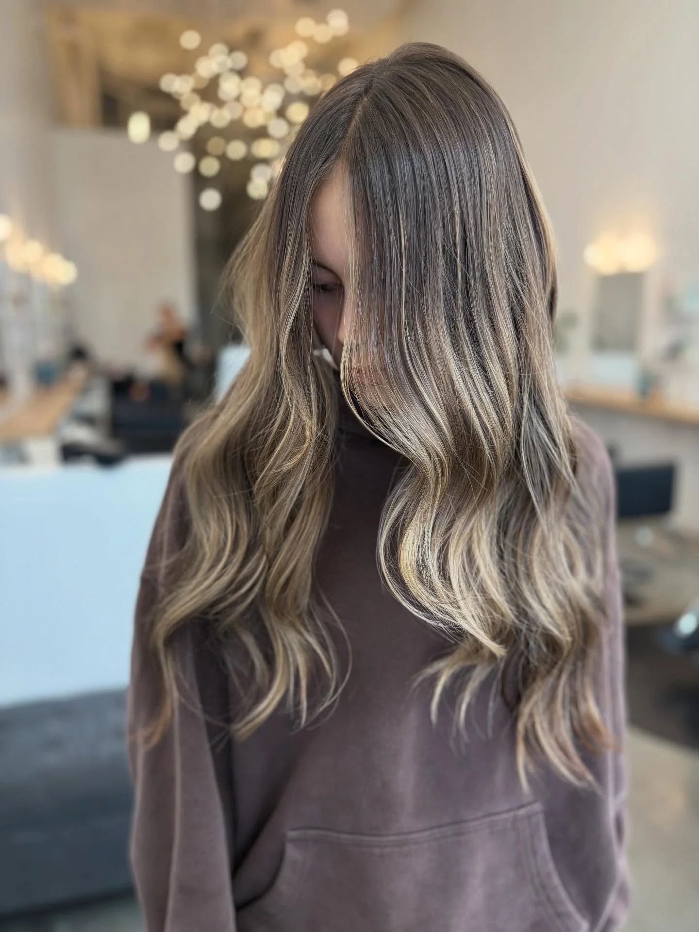 Effortless waves + creamy highlights, amazing work done by @deborahcullen_hair 
#hairgoals