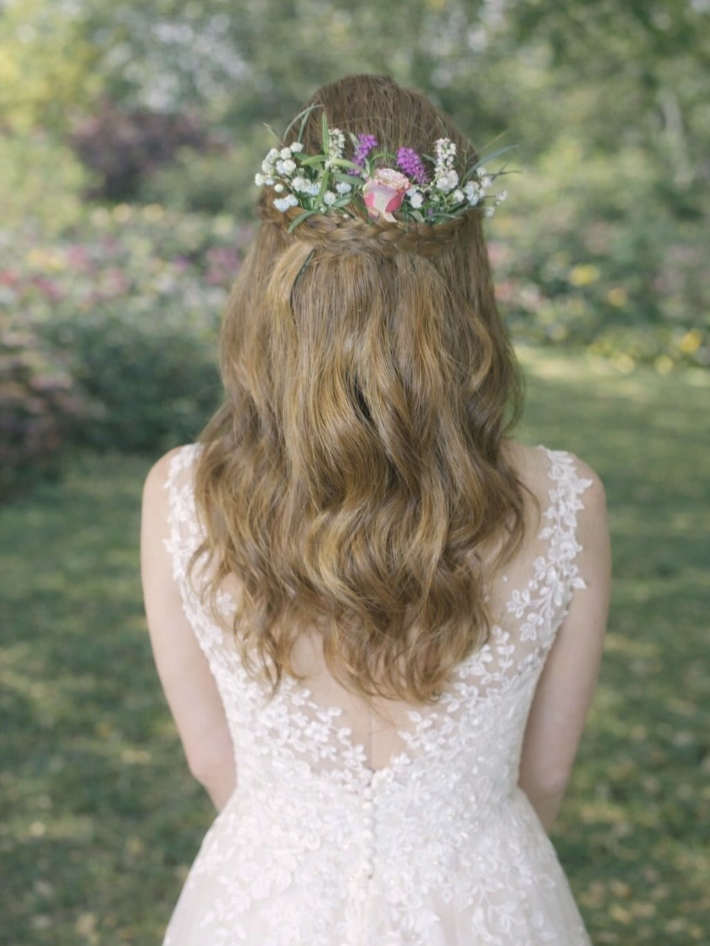 Beautiful bridal hair by @deborahcullen_hair 🤍 Artel&rsquo;s wedding specialist.

Creating soft, elegant styles for brides on their special day in North Vancouver. This bride added a beautiful personal touch by foraging flowers from the garden for h