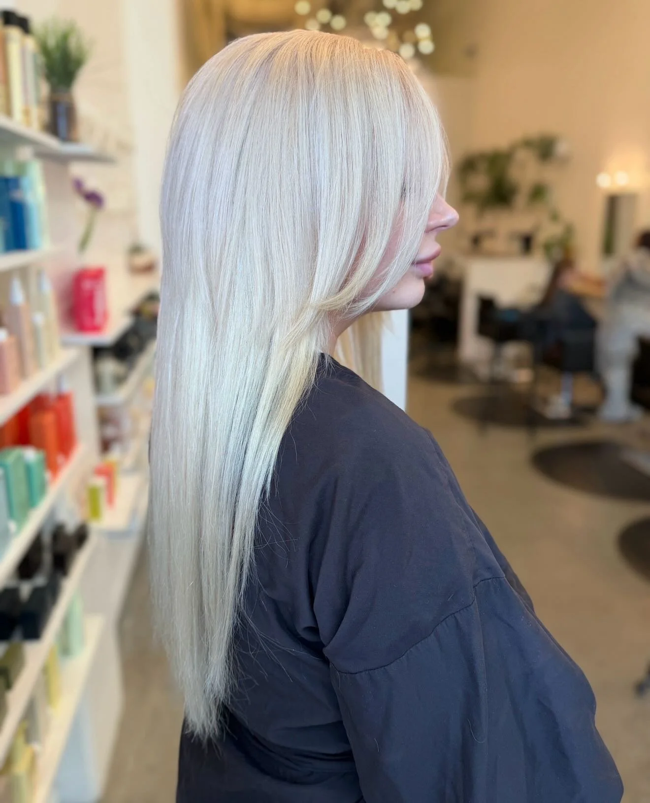 Look at this look 👀 
This fresh look with @goodvibe.hair 

If you&rsquo;ve been thinking about going lighter or refreshing your blonde, let&rsquo;s create something that works for you.

Book a consultation with us to get started