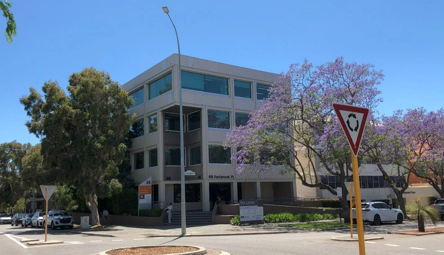 Façade design resolving safety and maintenance issues at Parliament Place