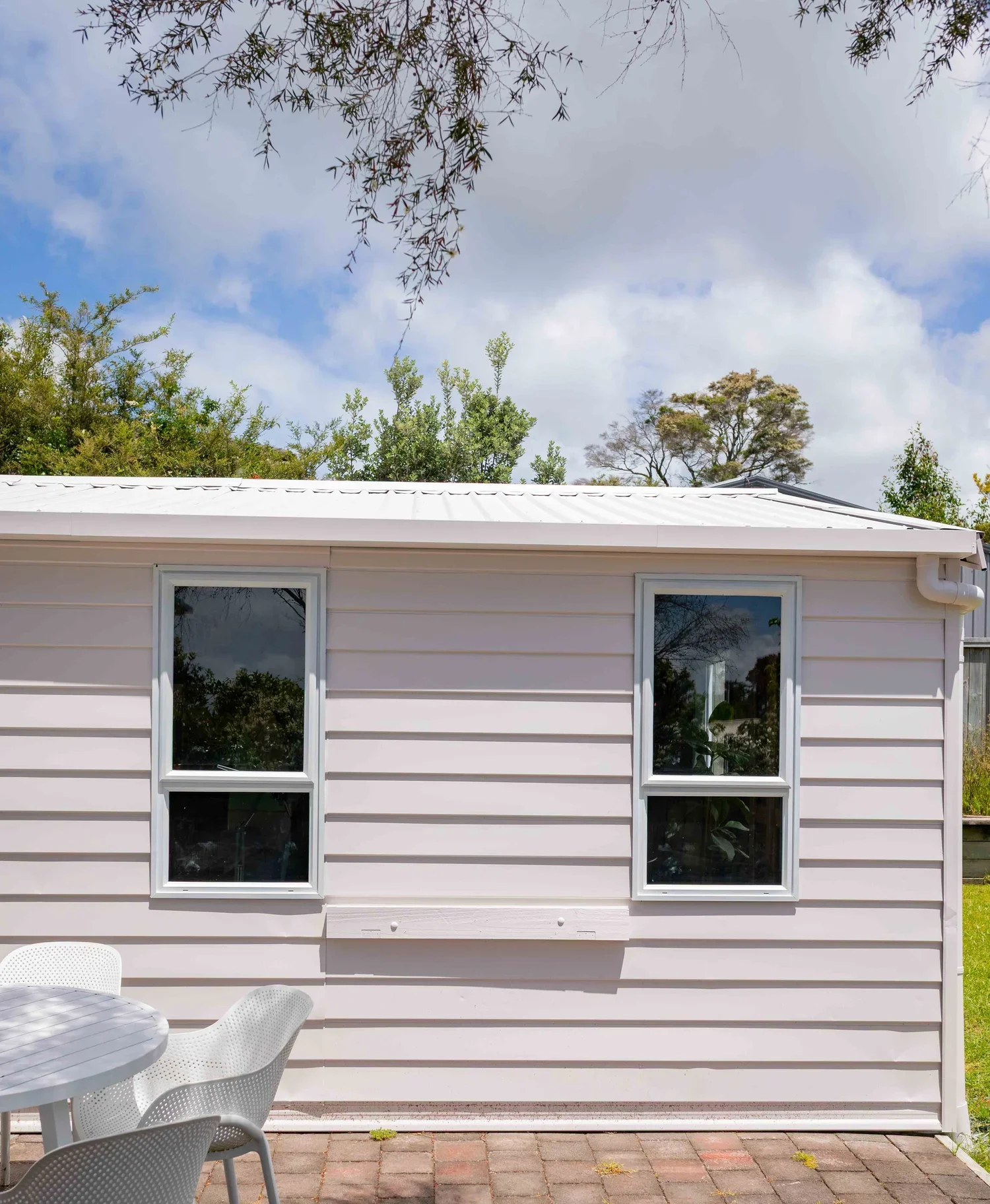 WEB_studio_exterior_paint_reveal_aalto_kindle_Photography_by_Dominey_Flores_The_Cosy_Notes-7.webp