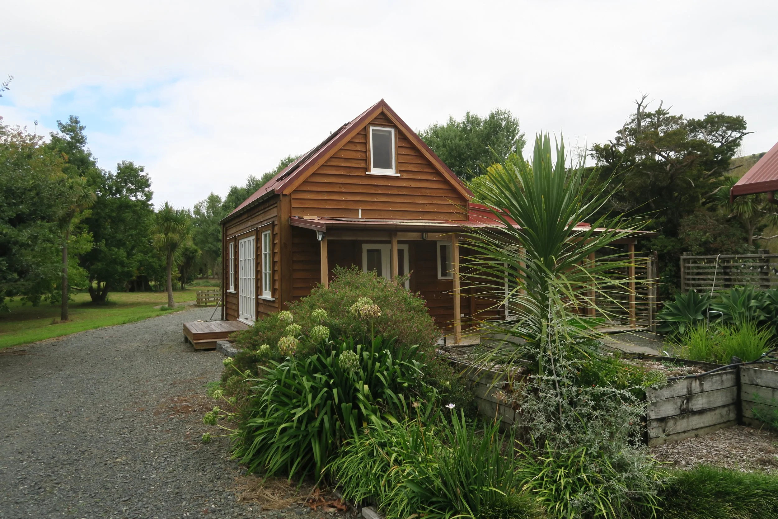 Pakiri historical cottage, oil