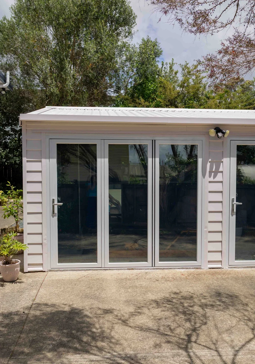 WEB_studio_exterior_paint_reveal_aalto_kindle_Photography_by_Dominey_Flores_The_Cosy_Notes-3-1.webp