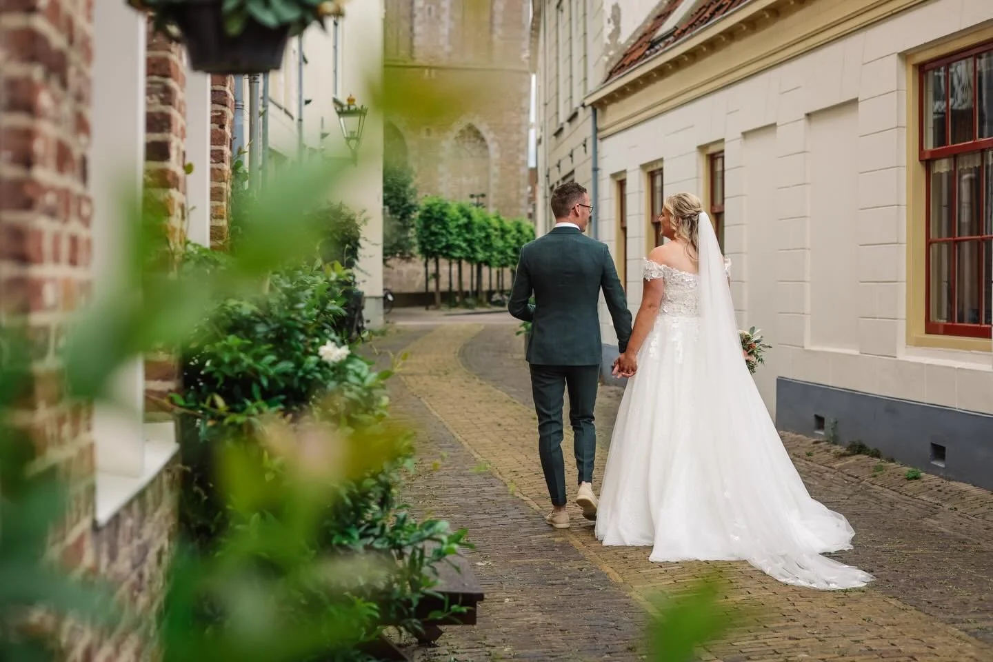 Een dag met een lach en met een traan ✨🤍💍

De bruiloft van Thomas &amp; Fleur was prachtig. Al hun dierbaren waren aanwezig. Het was voor de familie extra speciaal omdat een dierbare vriend met de wensambulance aanwezig kon zijn. Kort daarna is hij