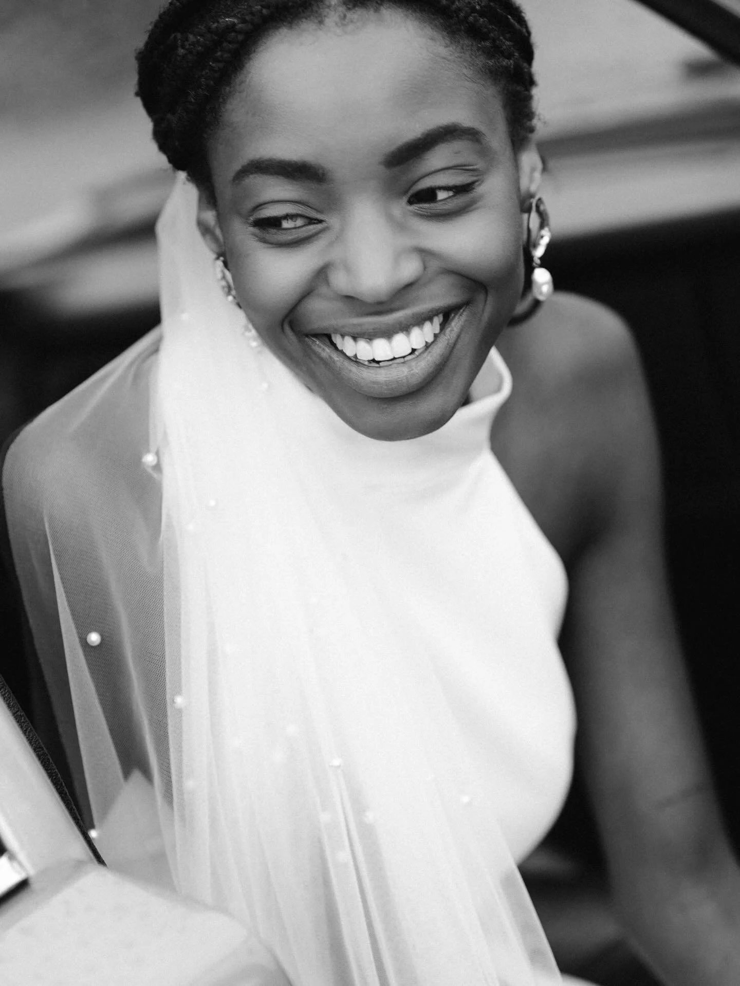 Wie zegt dat een civil wedding alleen tekenen op het gemeentehuis is? 

Hannah &amp; Justin maakten er een intiem moment van - vol cocktails, lekker eten, liefde en een feestje om nooit te vergeten🥂

Fotograaf: @esthervangeenenphotography 
Styling &