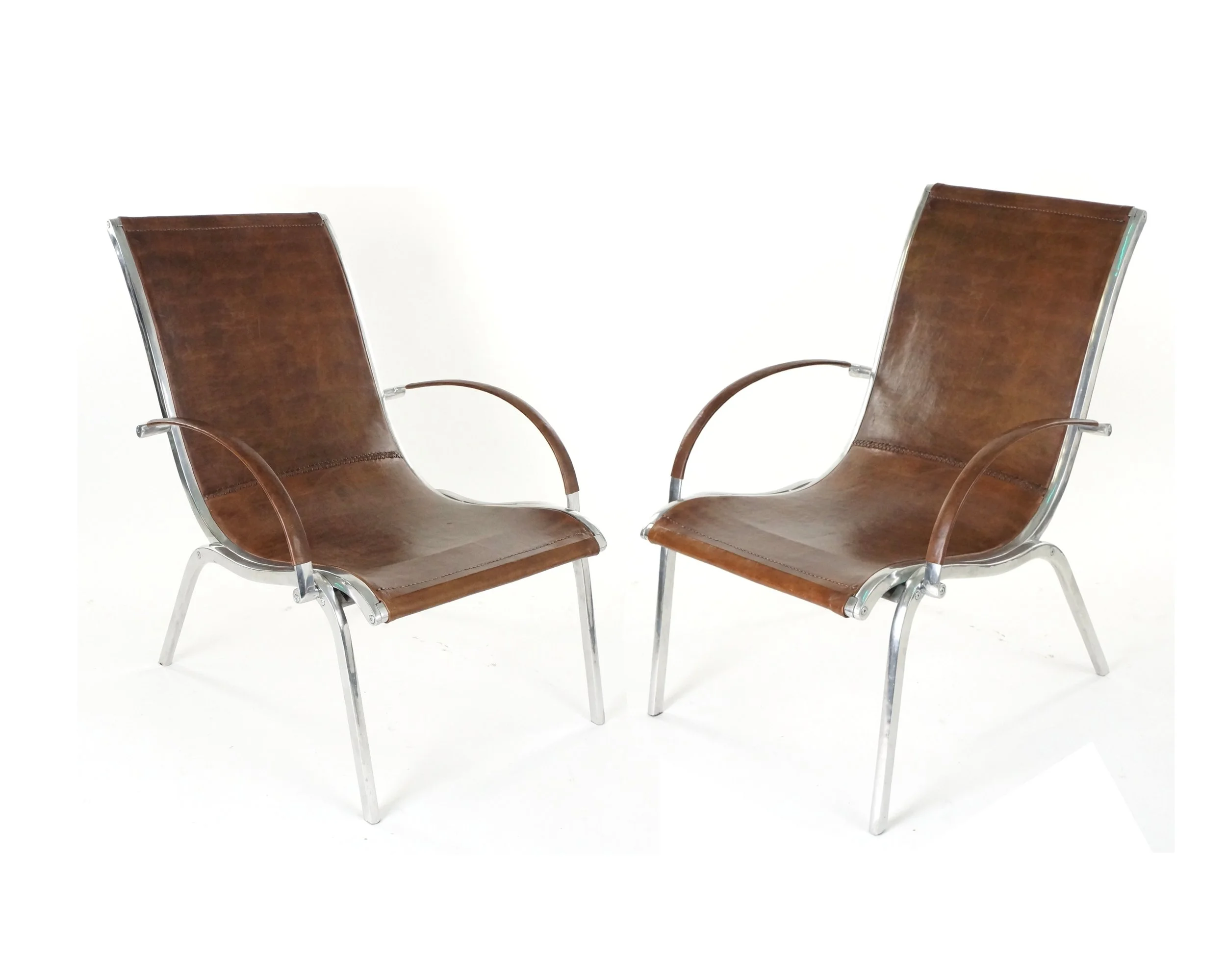 A PAIR OF MIDCENTURY LEATHER ARMCHAIRS