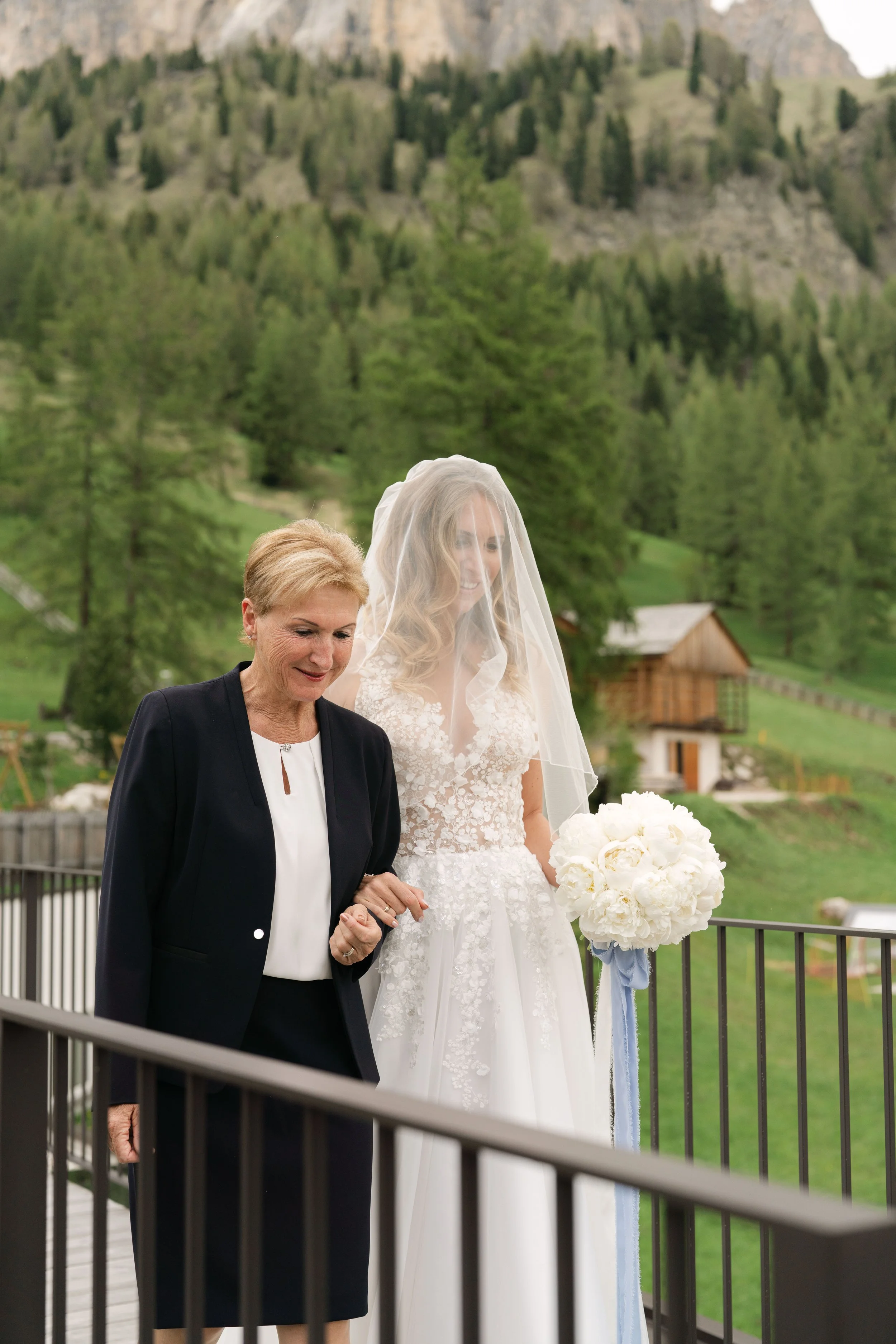 Anja&Konsti_Dolomites_thehotis-26.jpg