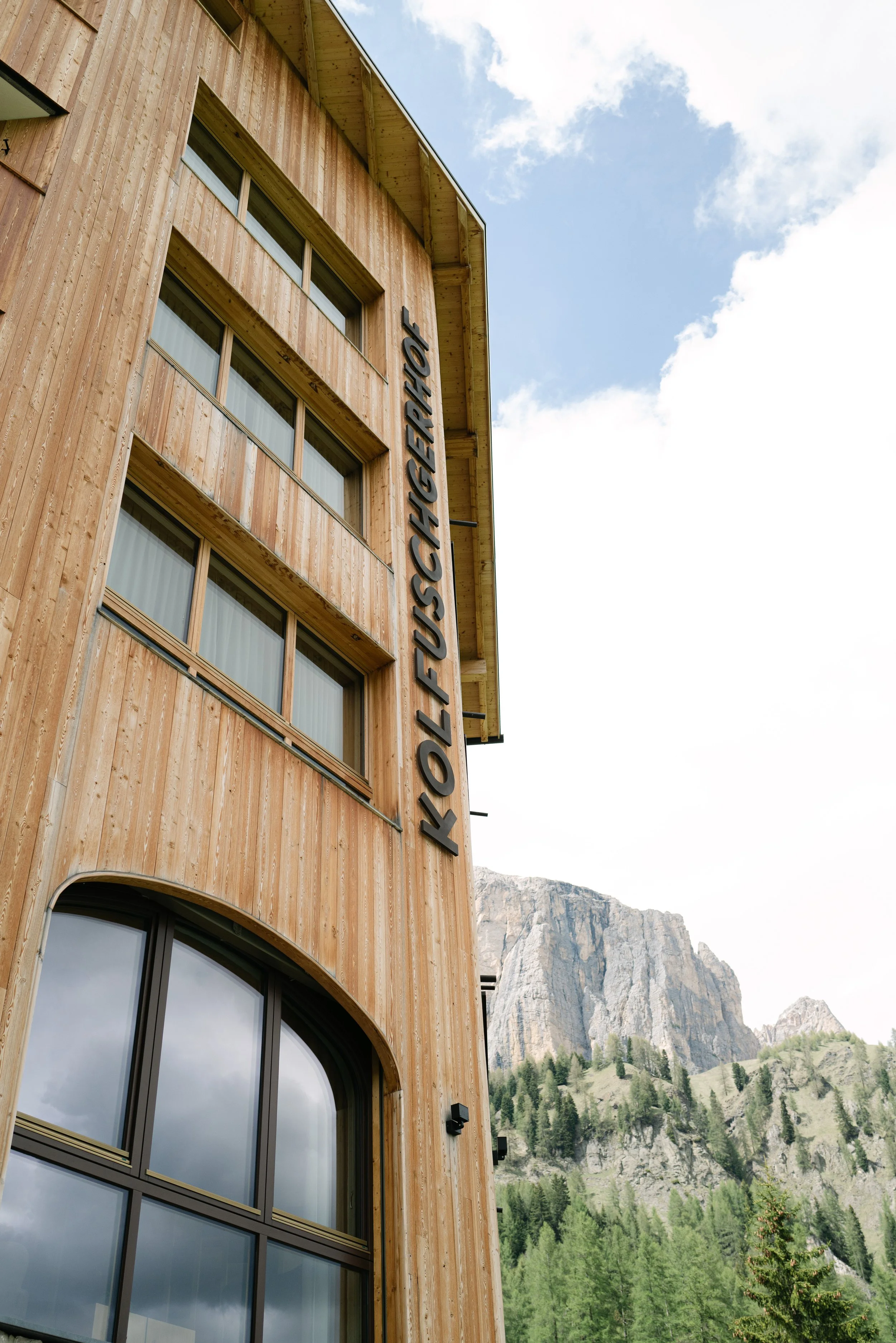 Anja&Konsti_Dolomites_thehotis-157.jpg