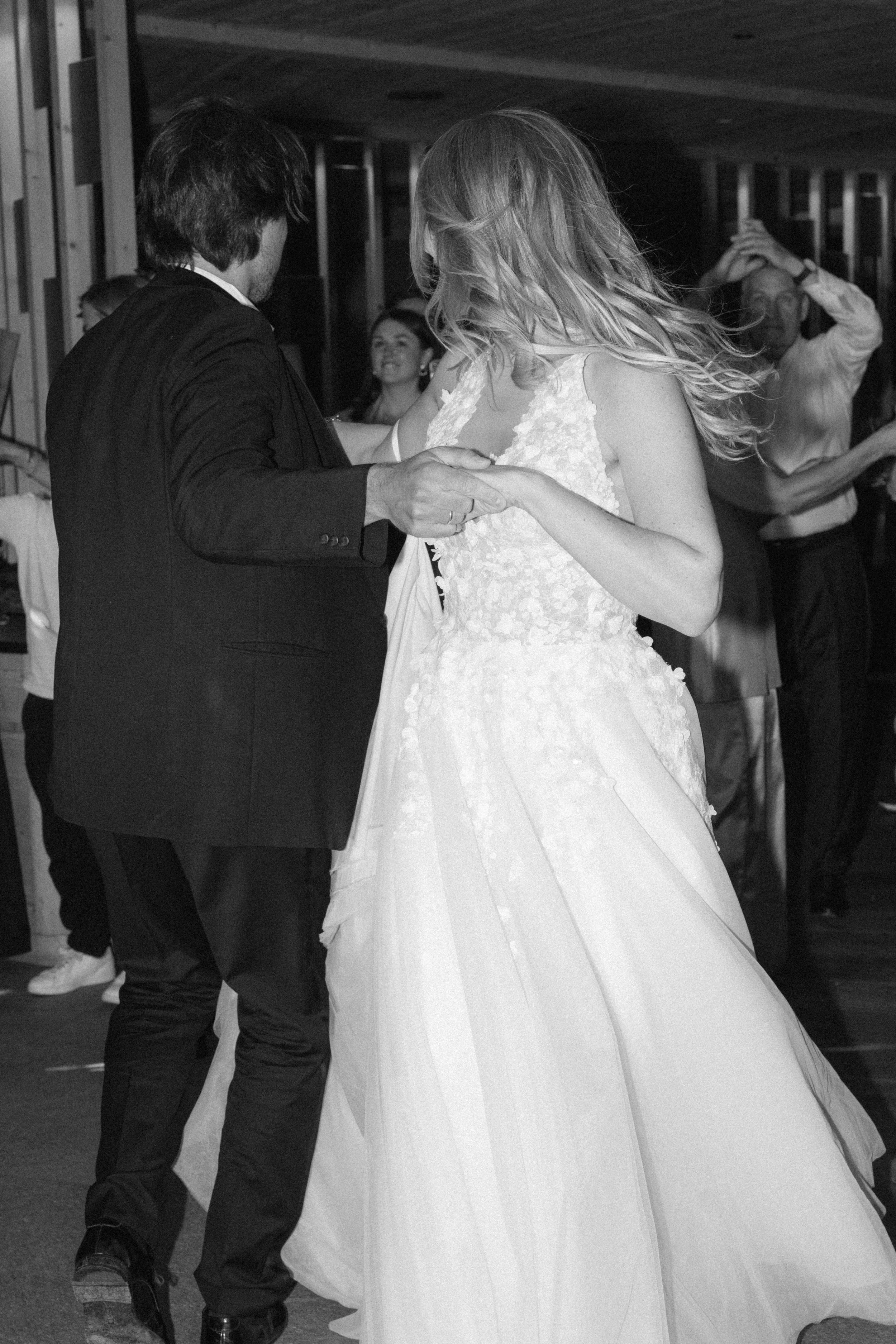 Wedding Couple First Dance Kolfuschgerhof Dolomites South Tyrol - THE HOTIS Luxury Wedding Photographer Brautpaar Erster Tanz Kolfuschgerhof Dolomiten Südtirol - THE HOTIS Hochzeitsfotograf