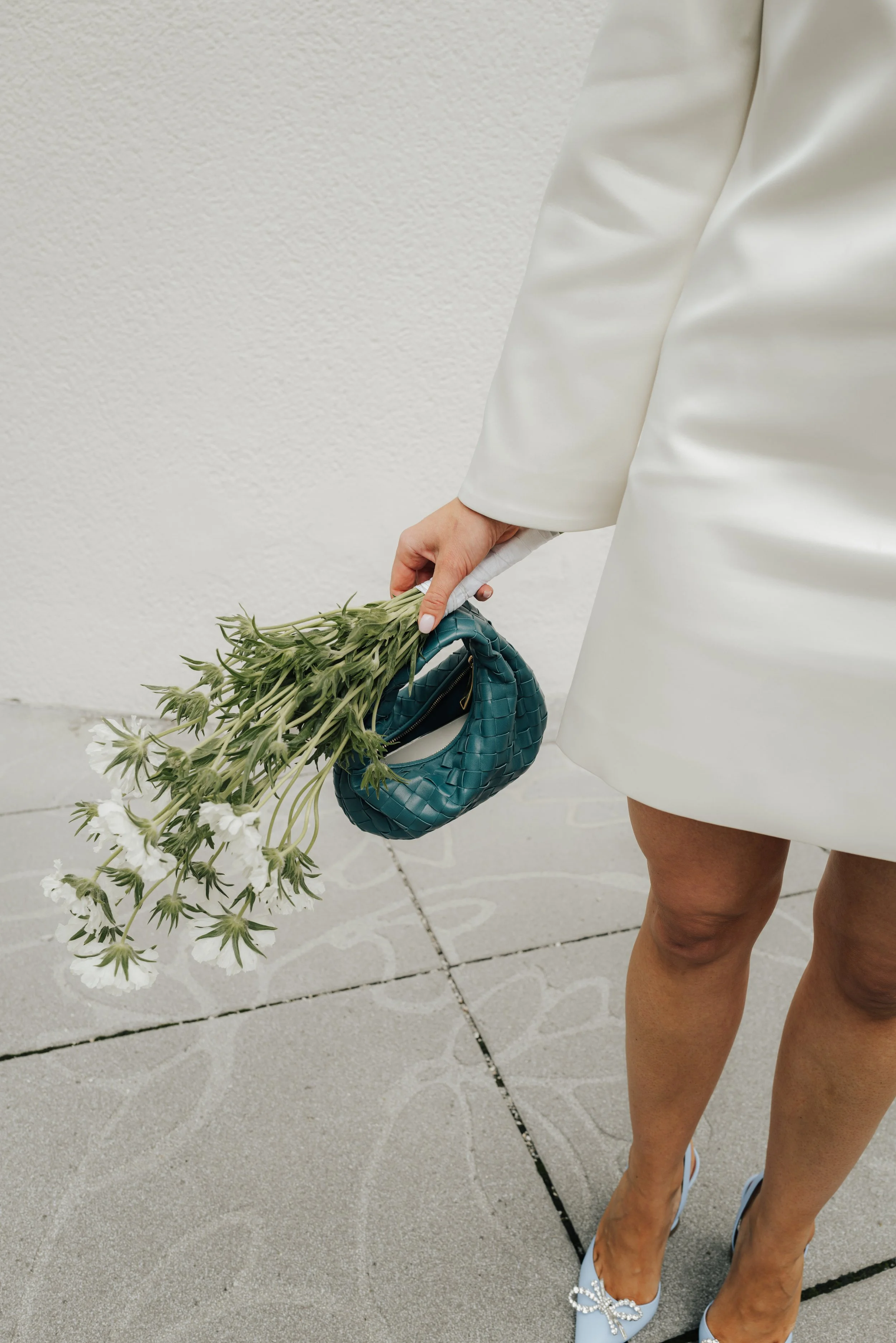 bride-bouquet-bottega-bag-detail-civil-wedding-munich-thehotis.bride-bouquet-bottega-bag-detail-civil-wedding-munich-thehotis.jpg
