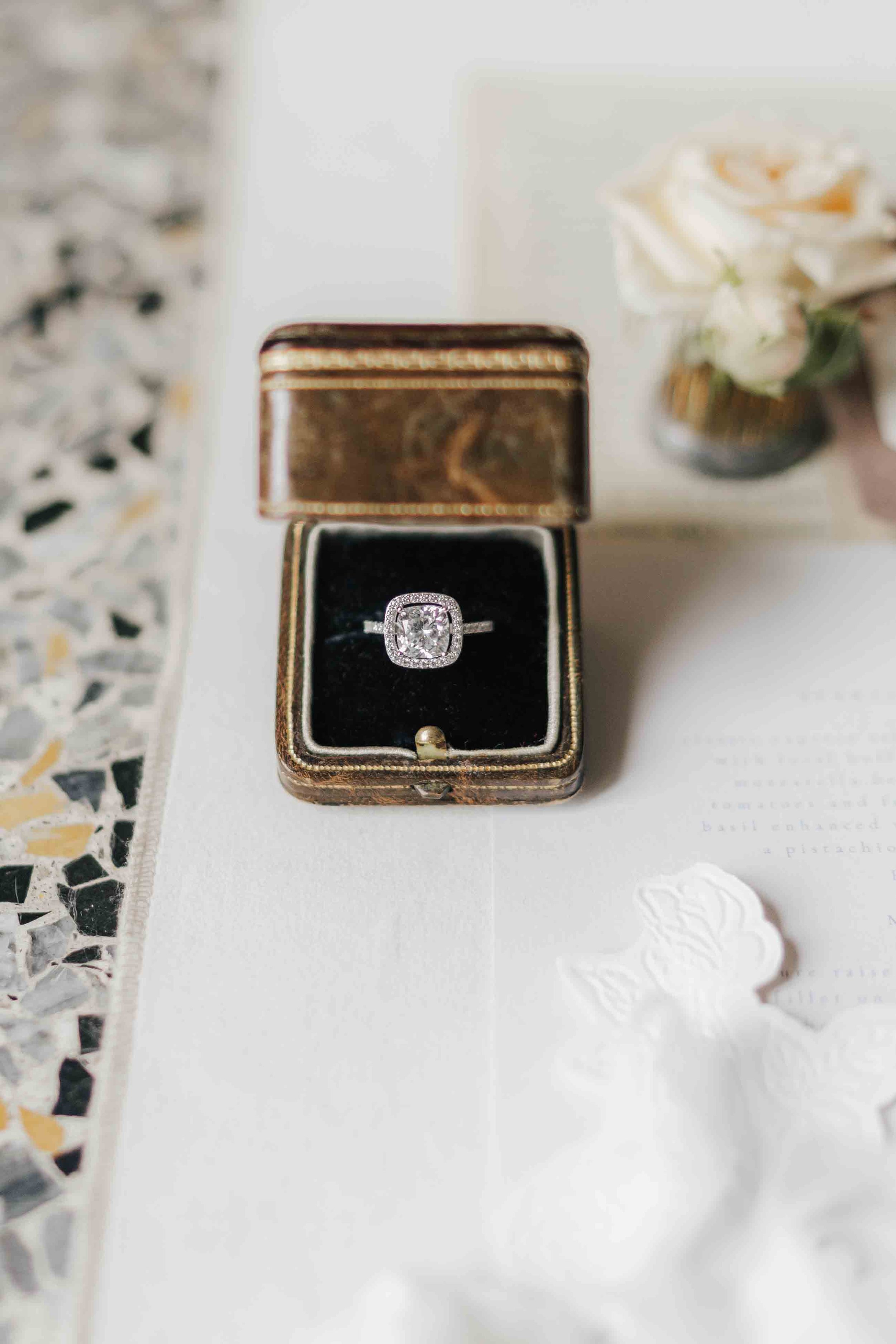 Engagement Ring Diamond Box Editorial Villa Cipressi Lake Como - THE HOTIS Luxury Wedding Photographer  Verlobungsring Diamant Box Editorial Villa Cipressi Comer See — THE HOTIS Hochzeitsfotograf München