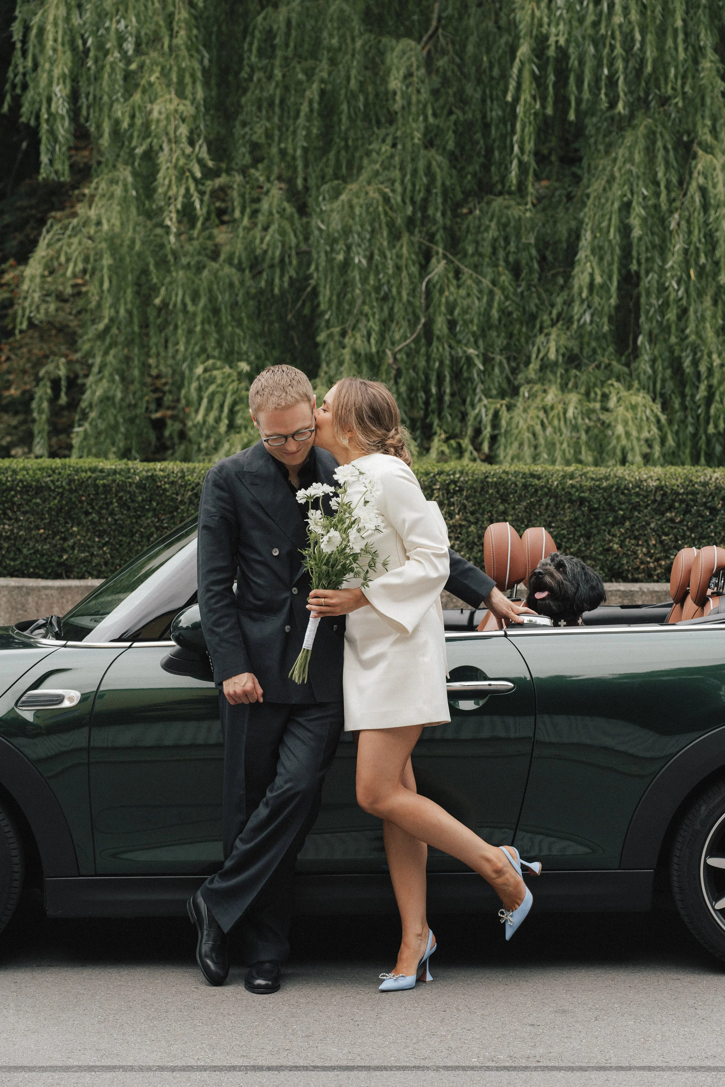 Bianca Lukas Civil Wedding Munich Mandlstrasse Convertible - THE HOTIS Luxury Wedding Photographer  Bianca Lukas Standesamt München Mandlstraße Cabrio - THE HOTIS Hochzeitsfotograf