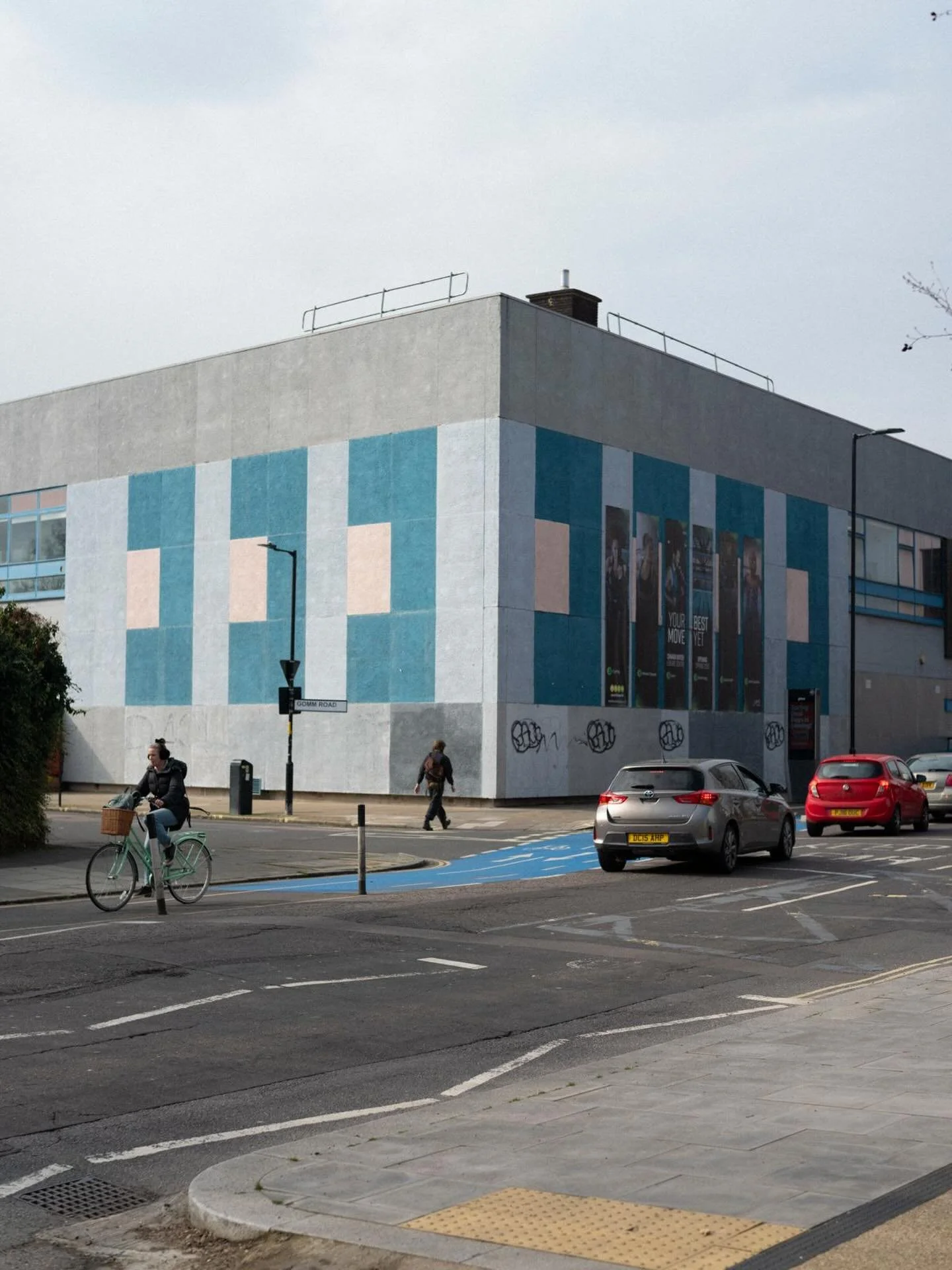 The now defunct Seven Islands Leisure Centre - part of the changing landscape of Southwark. 

#southlondon #photography #london