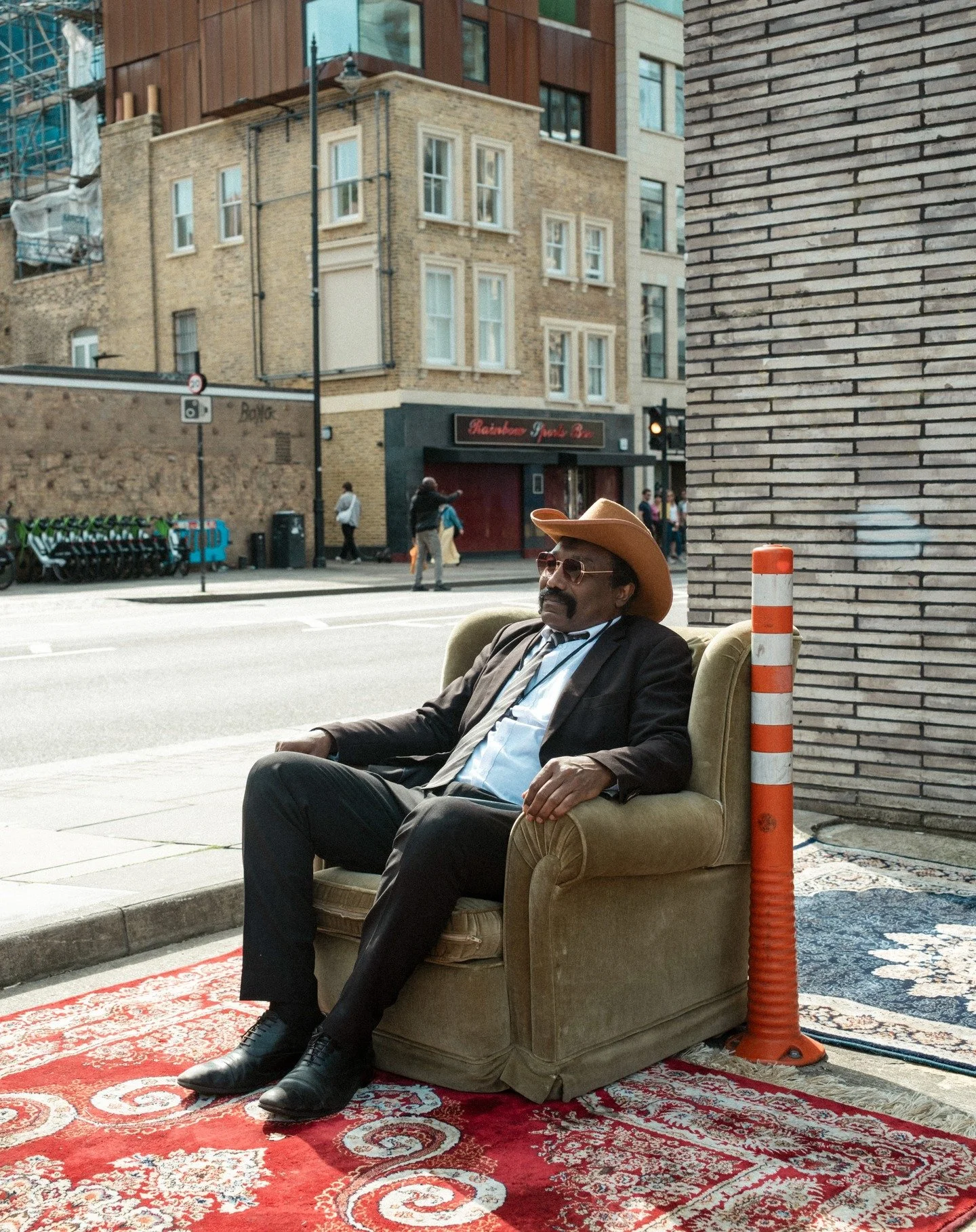 Chillin' like a villain.

#streetportraits #london #streetphotographer #fujifilm