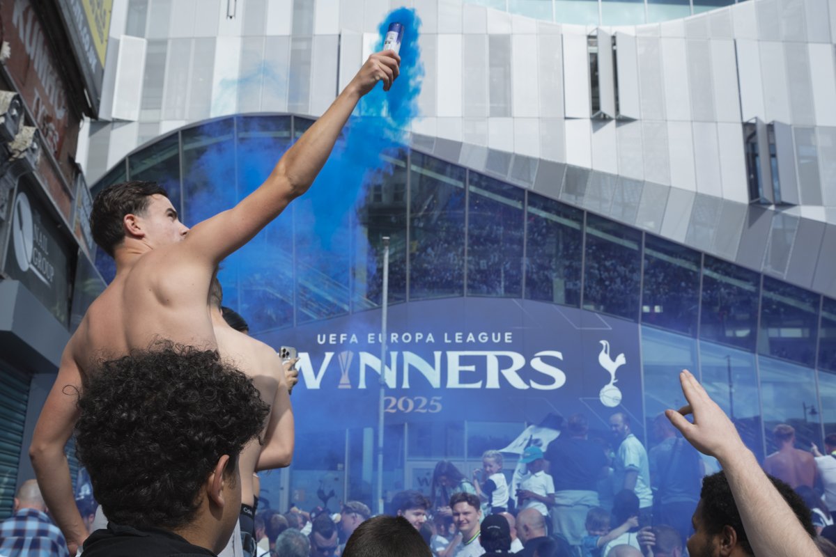 London-commercial-football-photographer-Tottenham-hotspur-victory-parade-2025_-11.jpg
