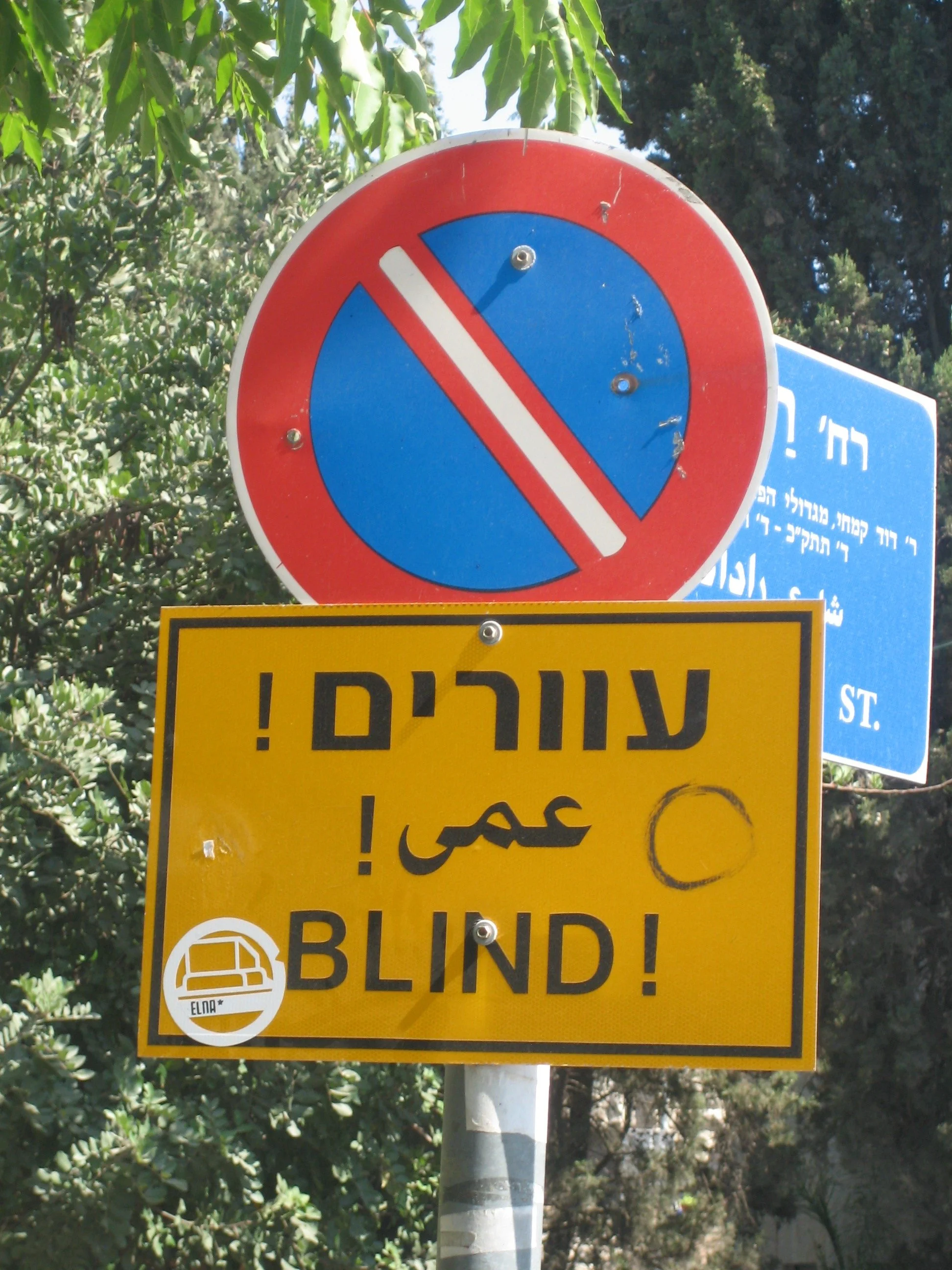 Gili Hammer, research on blind women. Sign that reads “blind” in Hebrew, Arabic, and English. Photo by Gili Hammer.