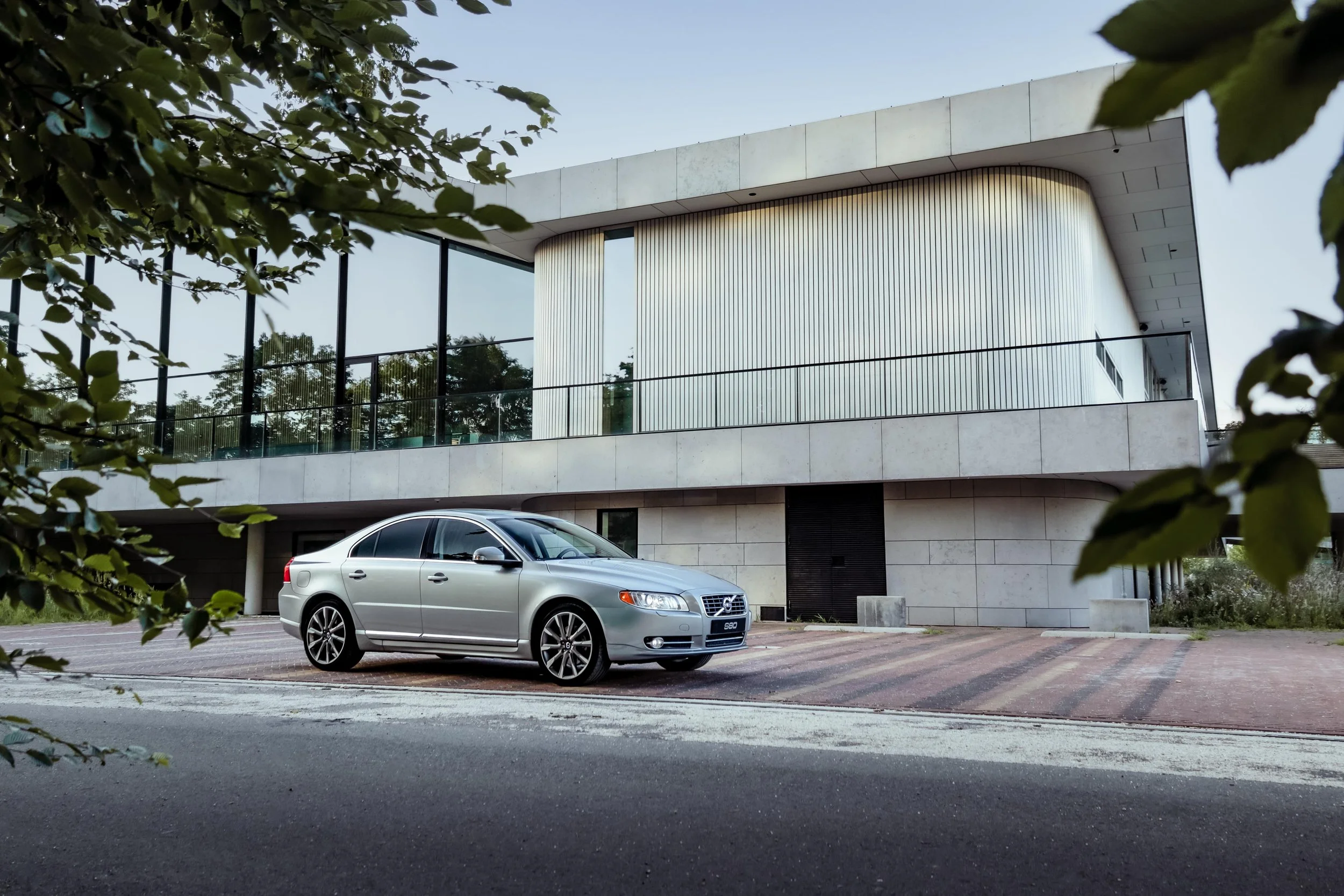 Volvo S80-01-min.jpg