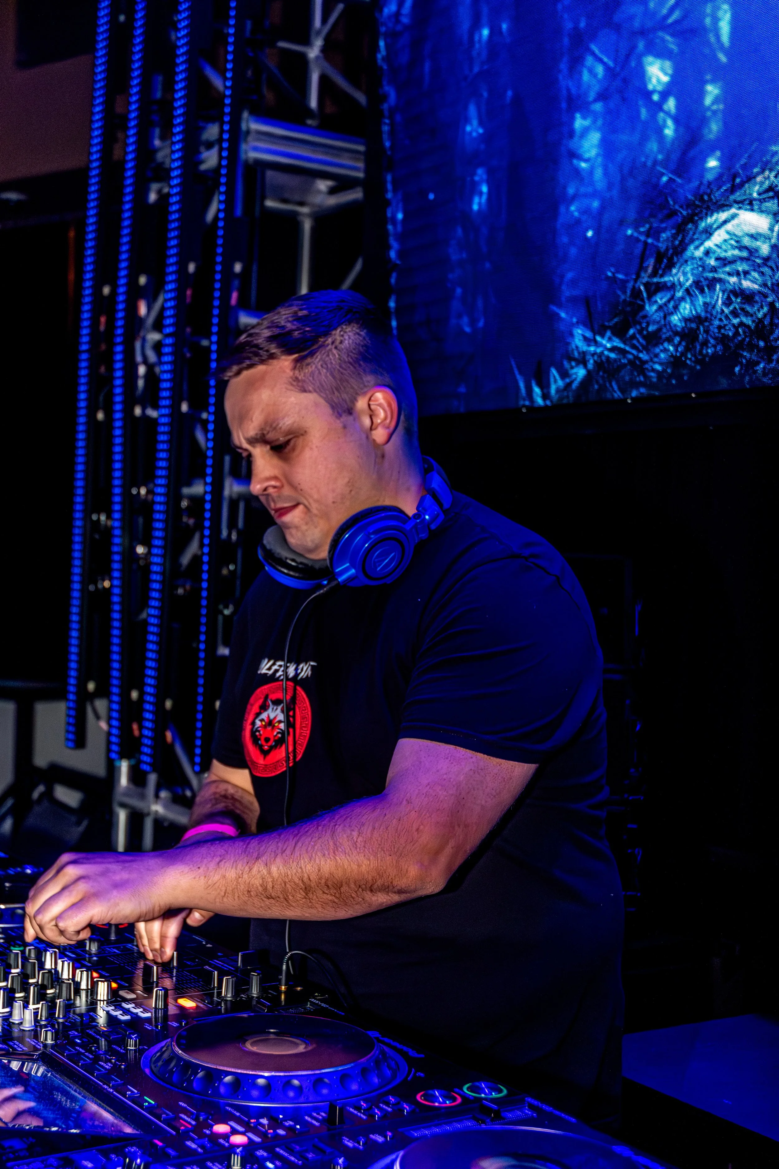 MATRODA_PoolAfterDark_JTShots_01-6.jpg