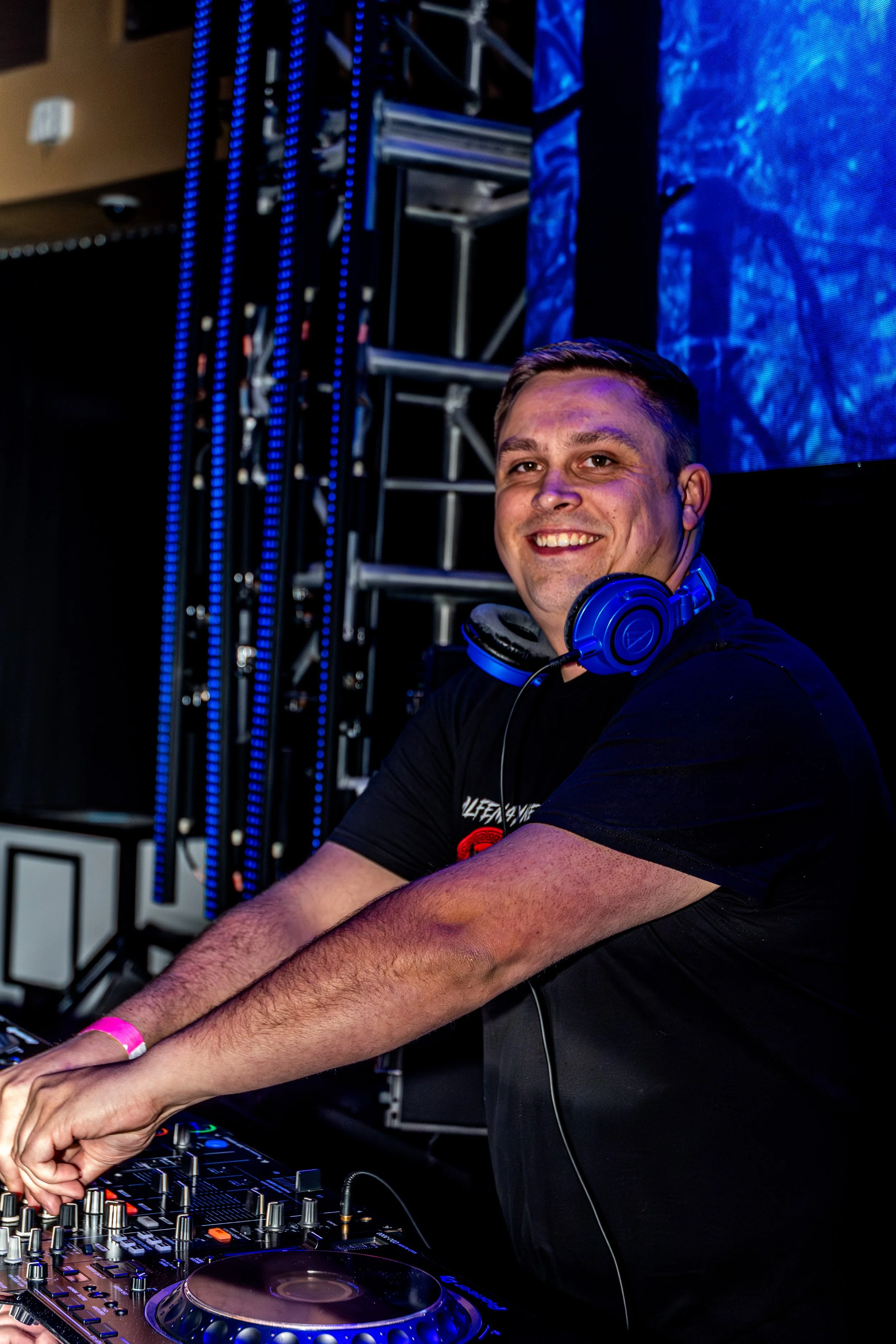 MATRODA_PoolAfterDark_JTShots_01-4.jpg