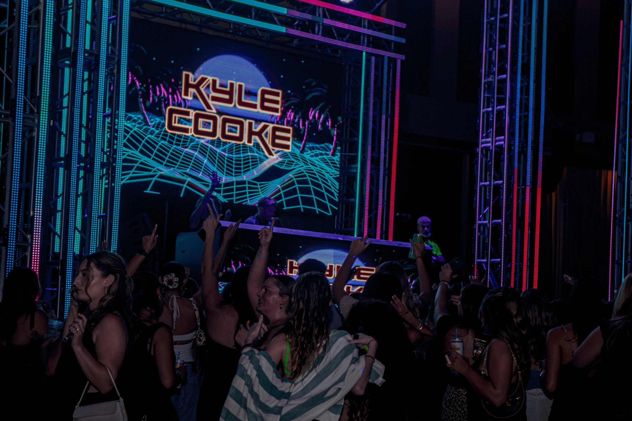 JTShots_KyleCook_ThePoolAfterDark_-58.jpg