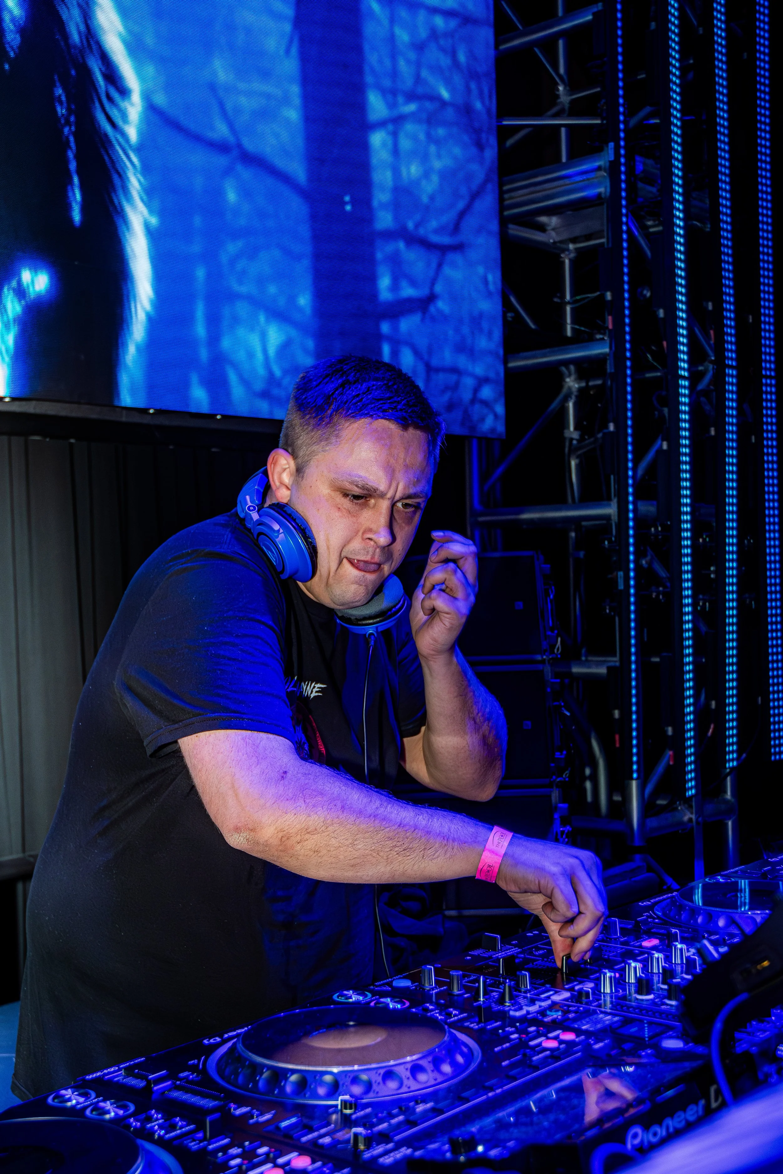 MATRODA_PoolAfterDark_JTShots_01-35.jpg