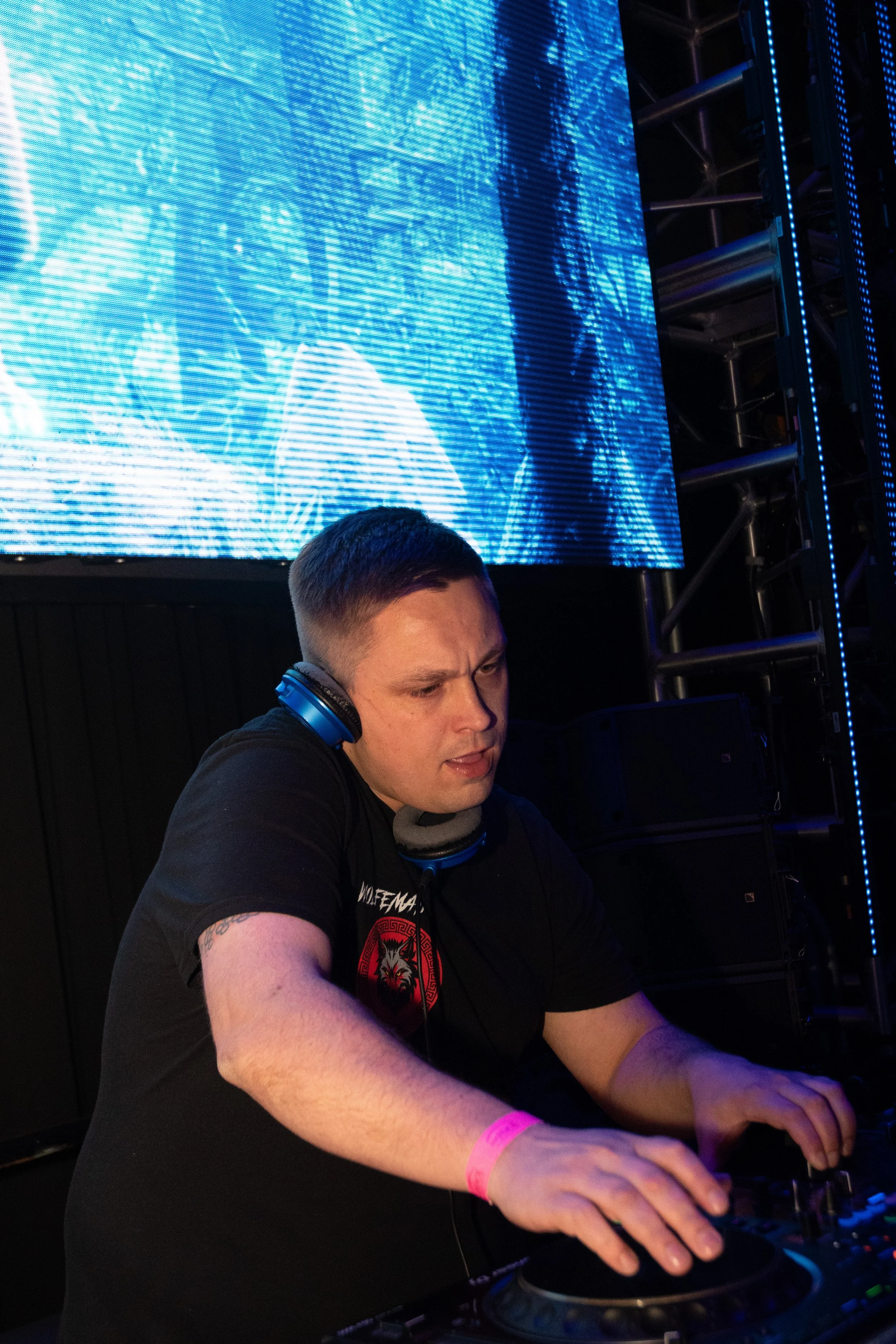 MATRODA_PoolAfterDark_JTShots_01-11.jpg