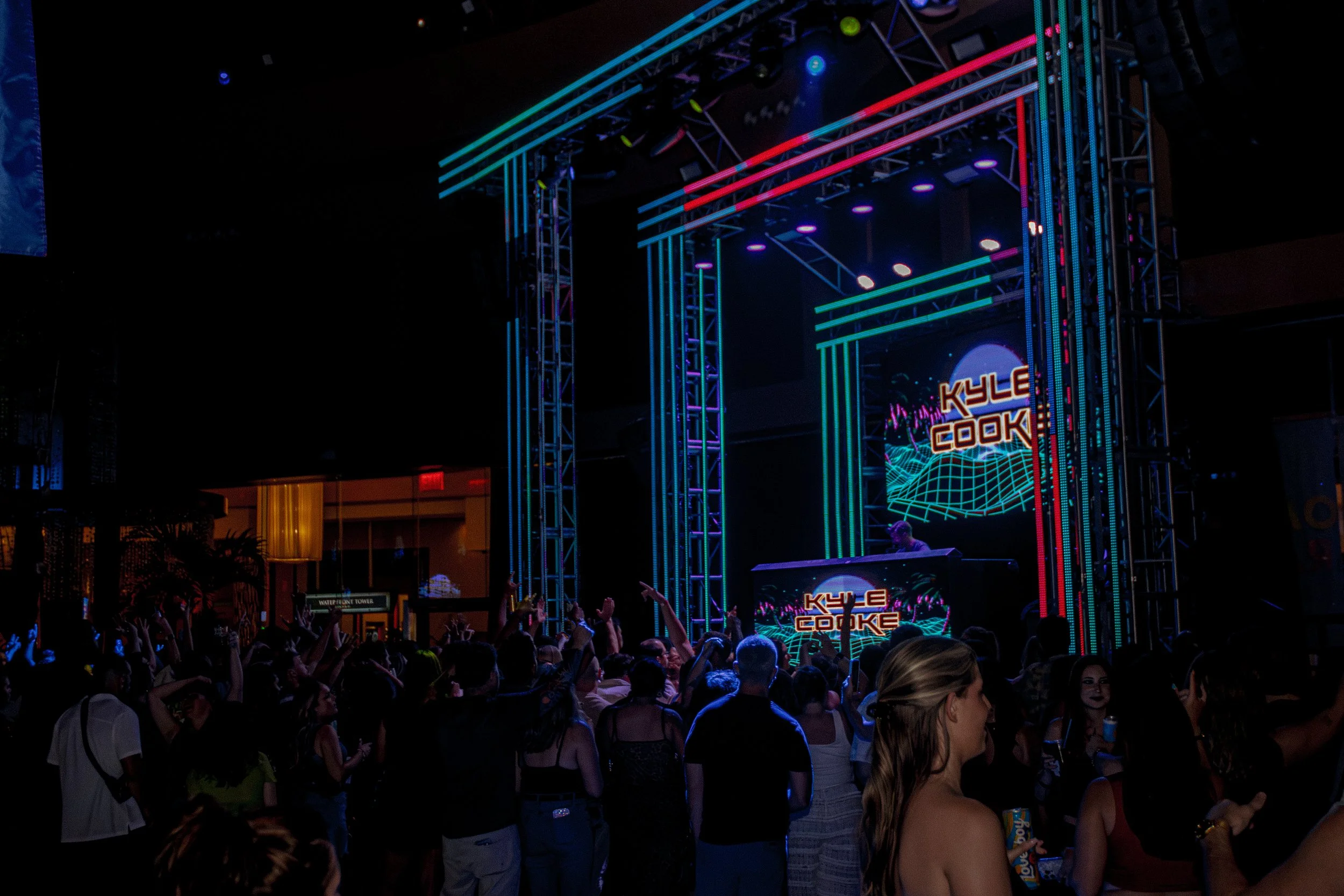 JTShots_KyleCook_ThePoolAfterDark_-24.jpg
