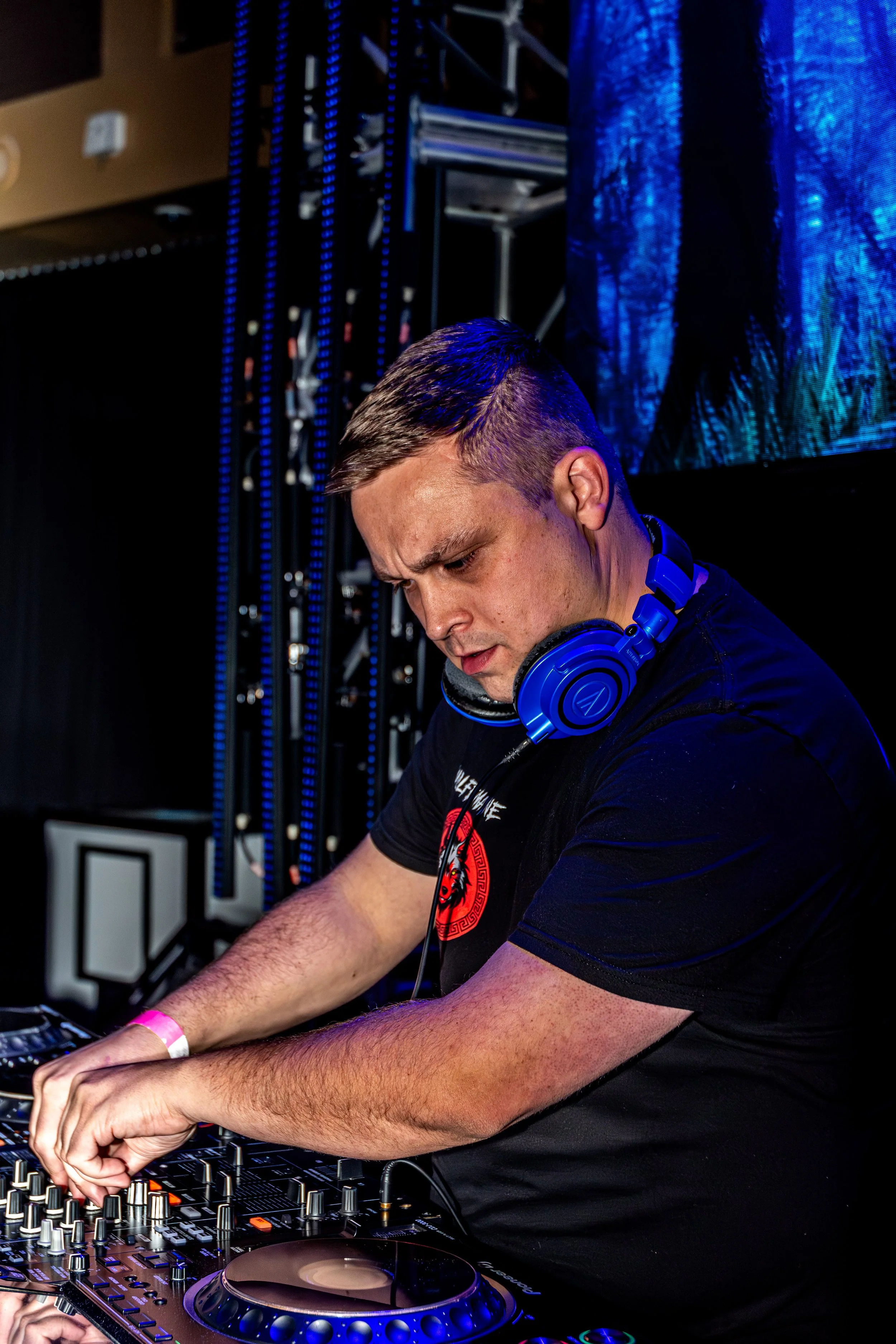 MATRODA_PoolAfterDark_JTShots_01-3.jpg