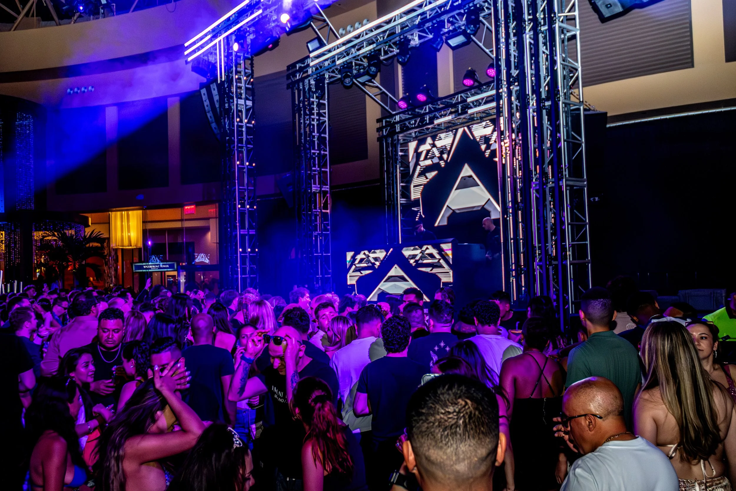 MATRODA_PoolAfterDark_JTShots_01-107.jpg