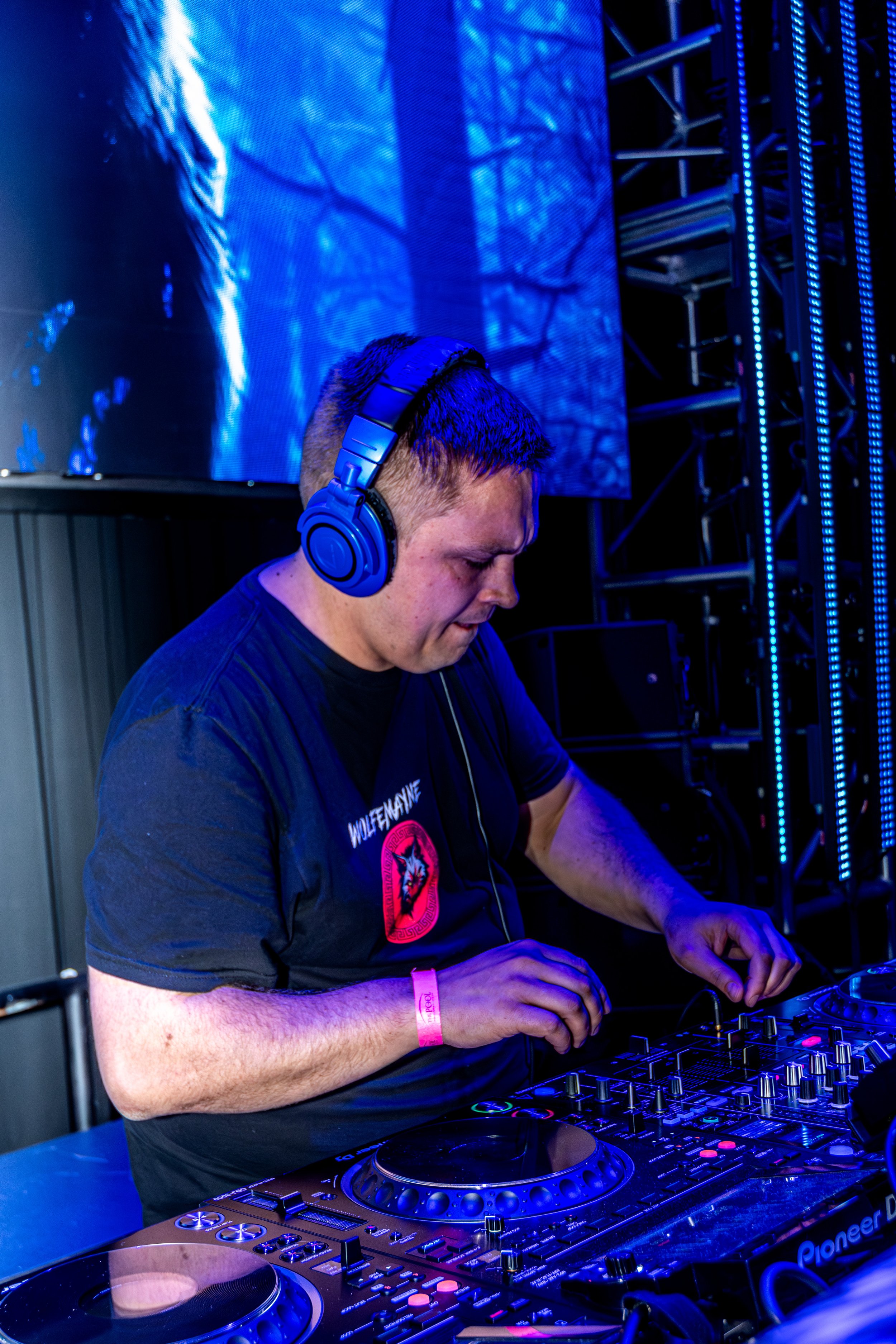 MATRODA_PoolAfterDark_JTShots_01-34.jpg