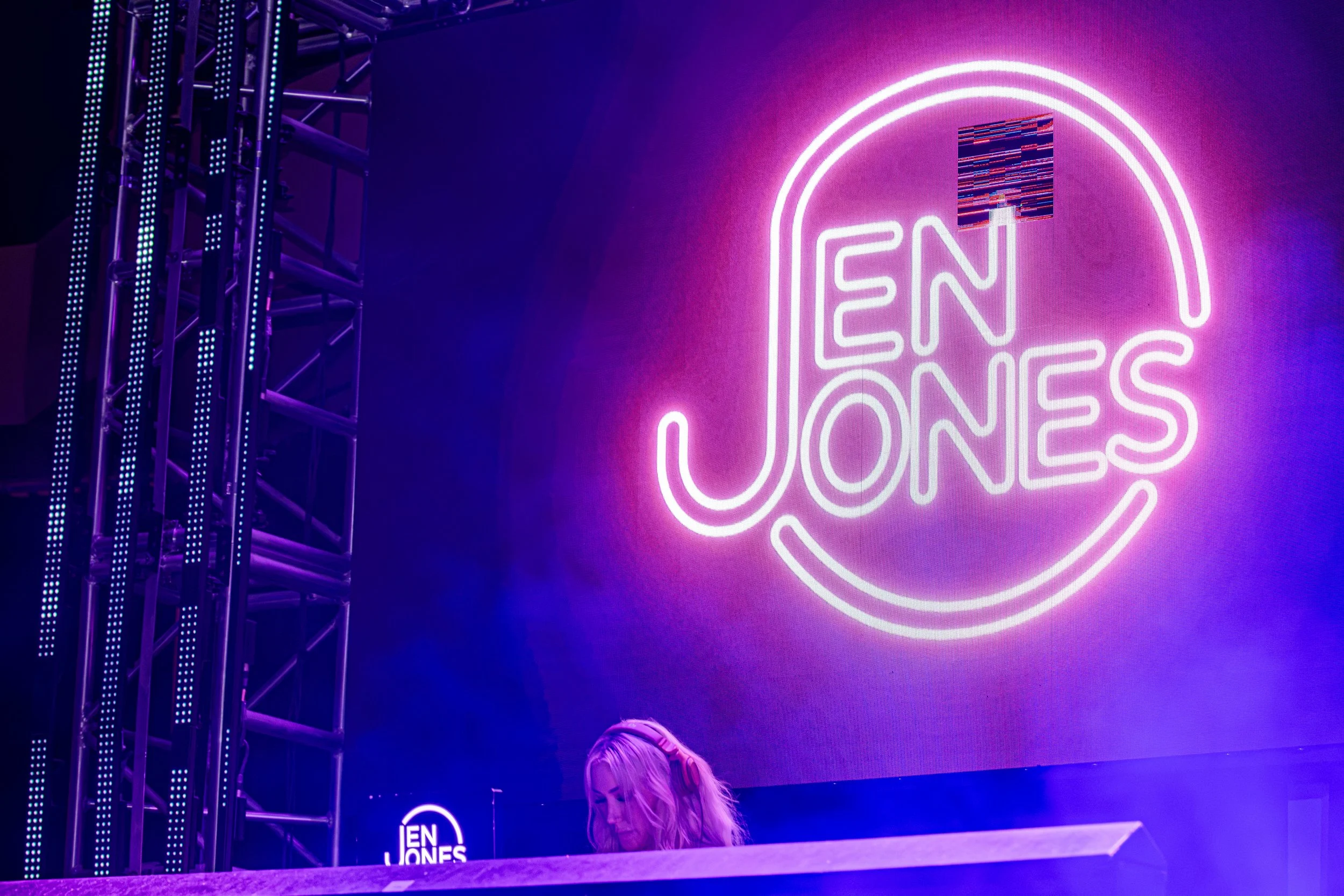 Jen-Jones_Pool-After-Dark_-72.jpg