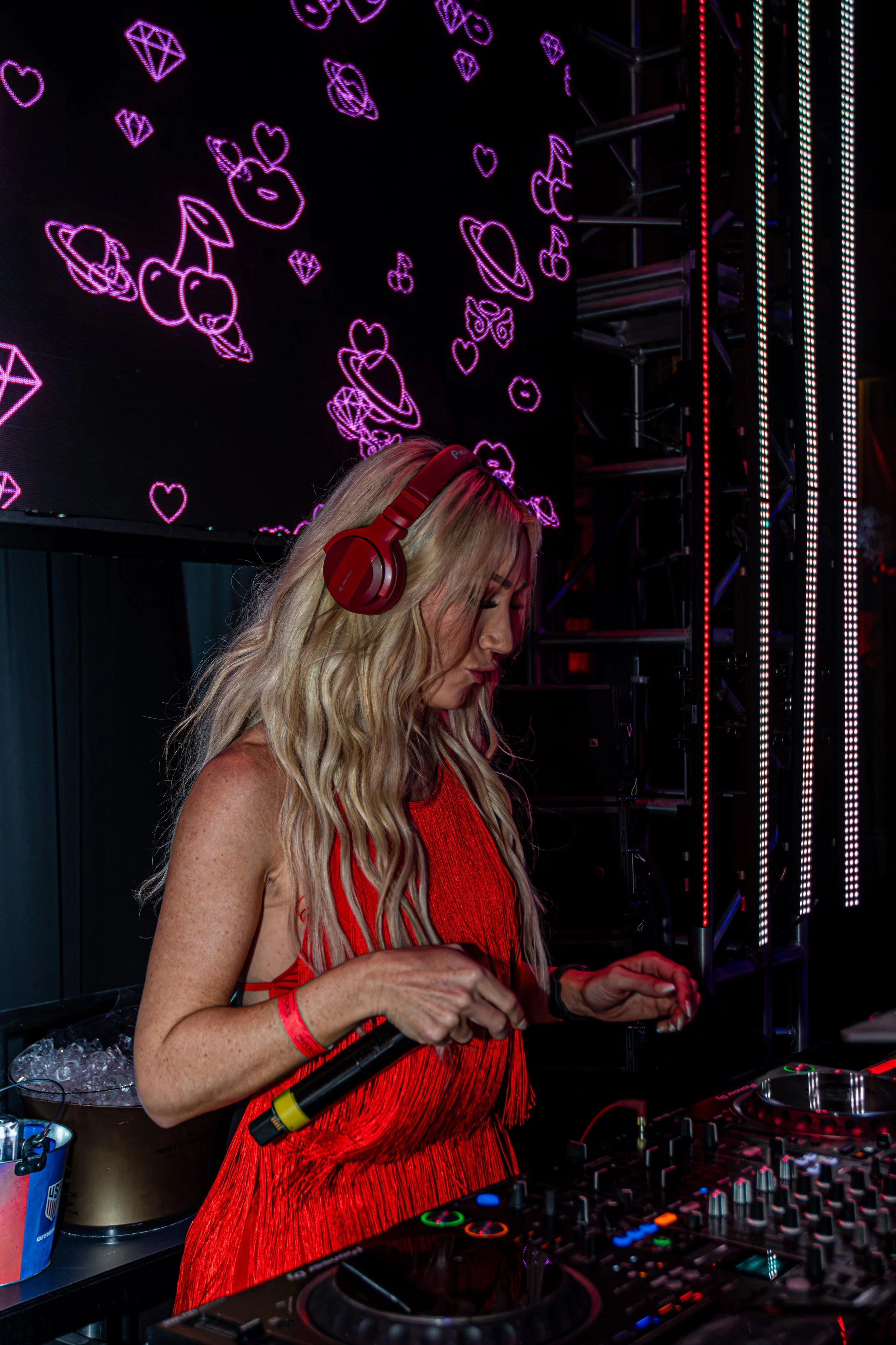 Jen-Jones_Pool-After-Dark_-27.jpg