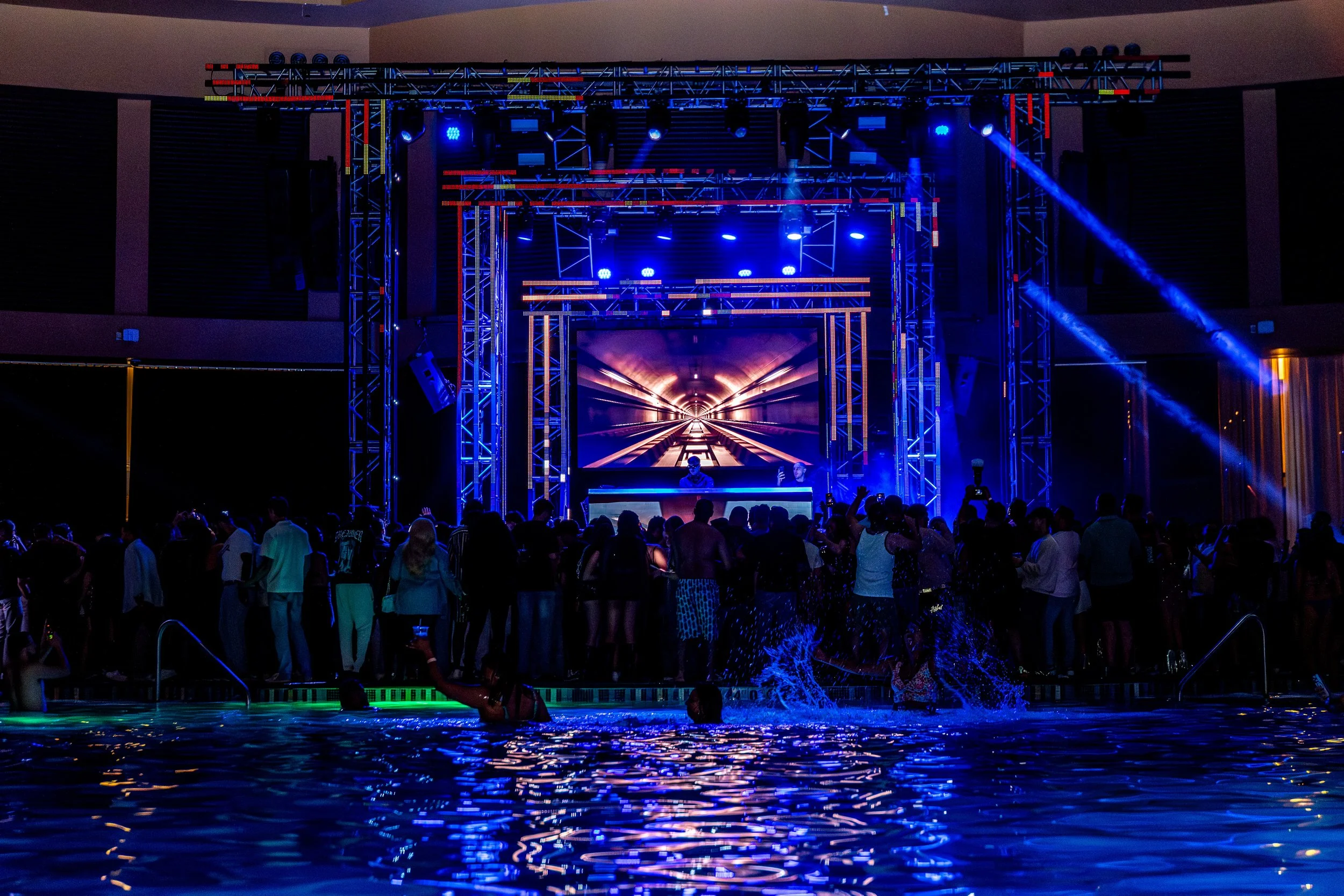 MATRODA_PoolAfterDark_JTShots_01-116.jpg