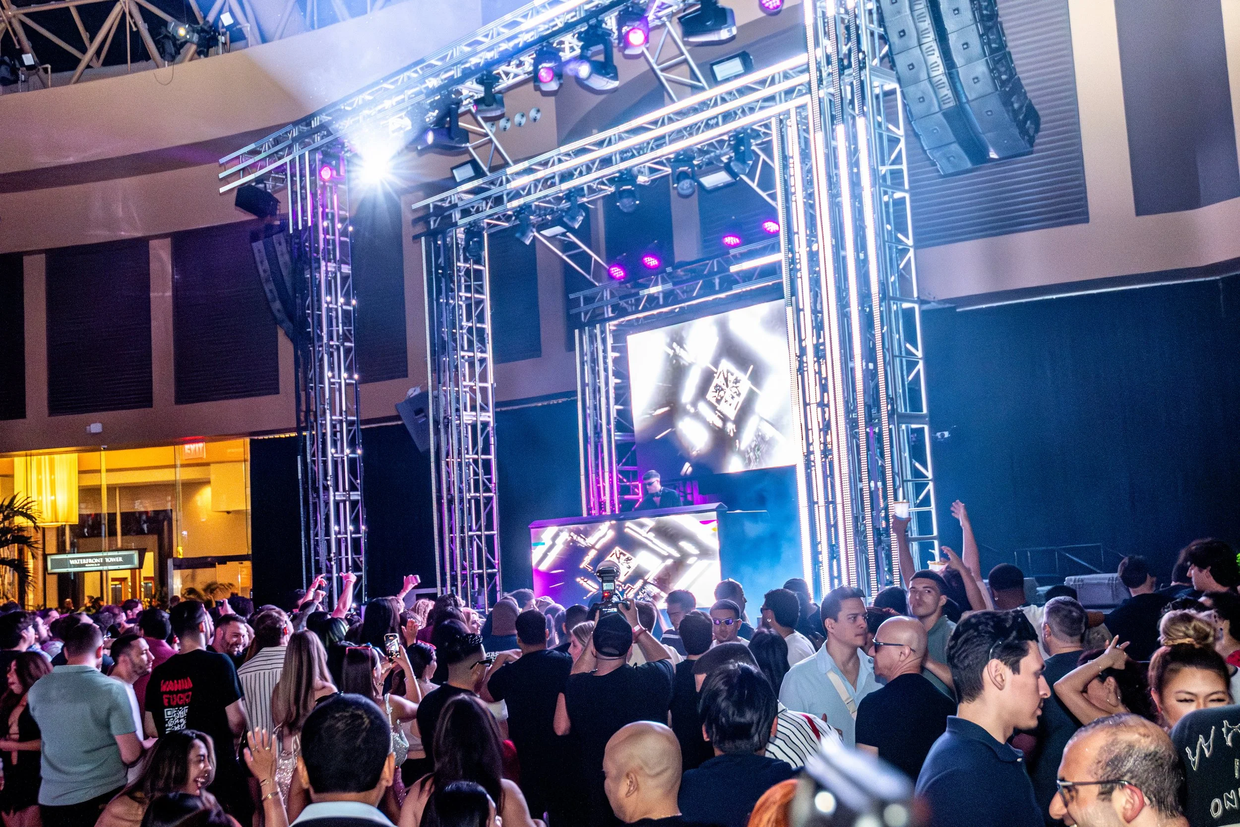 MATRODA_PoolAfterDark_JTShots_01-112.jpg