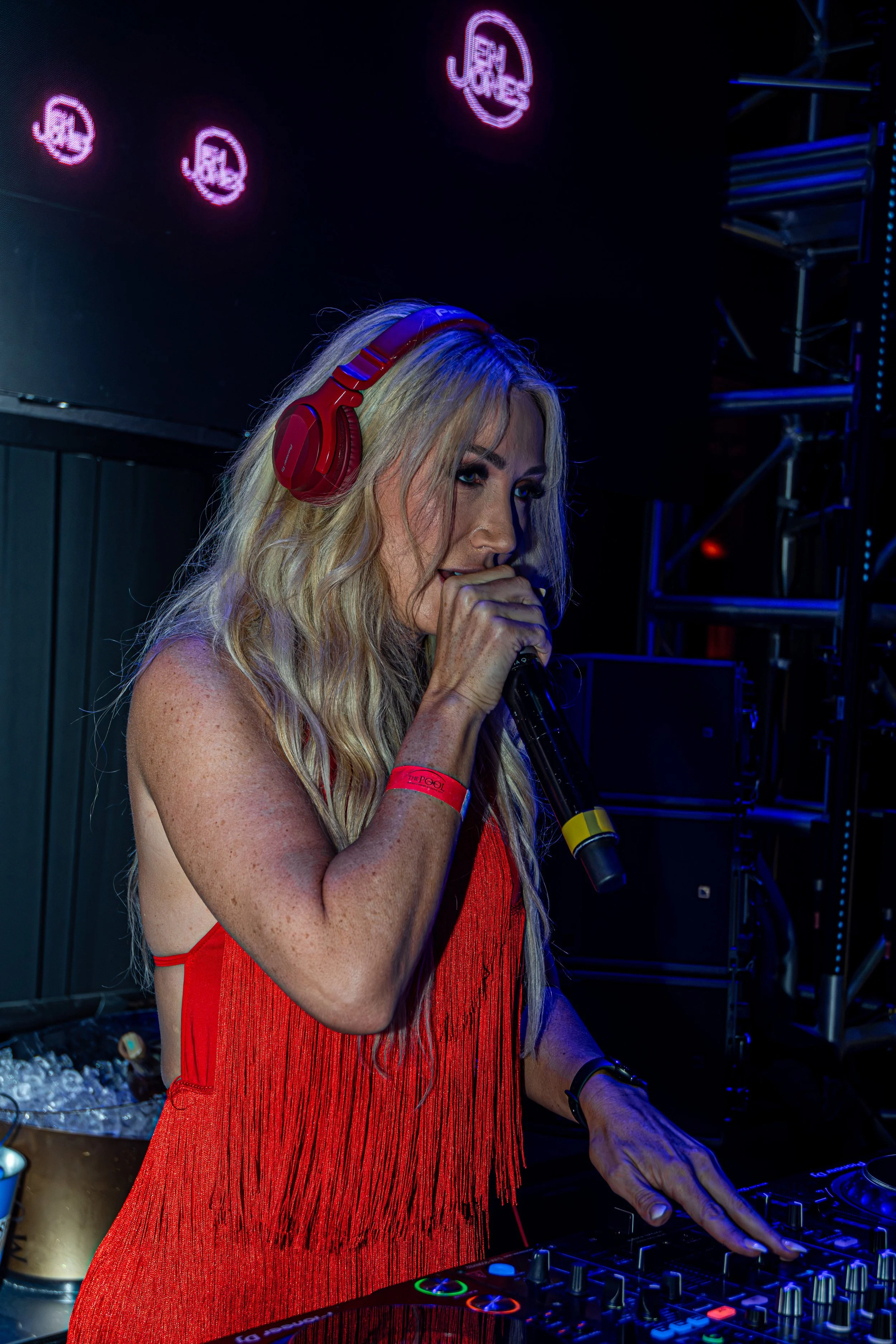 Jen-Jones_Pool-After-Dark_-104.jpg