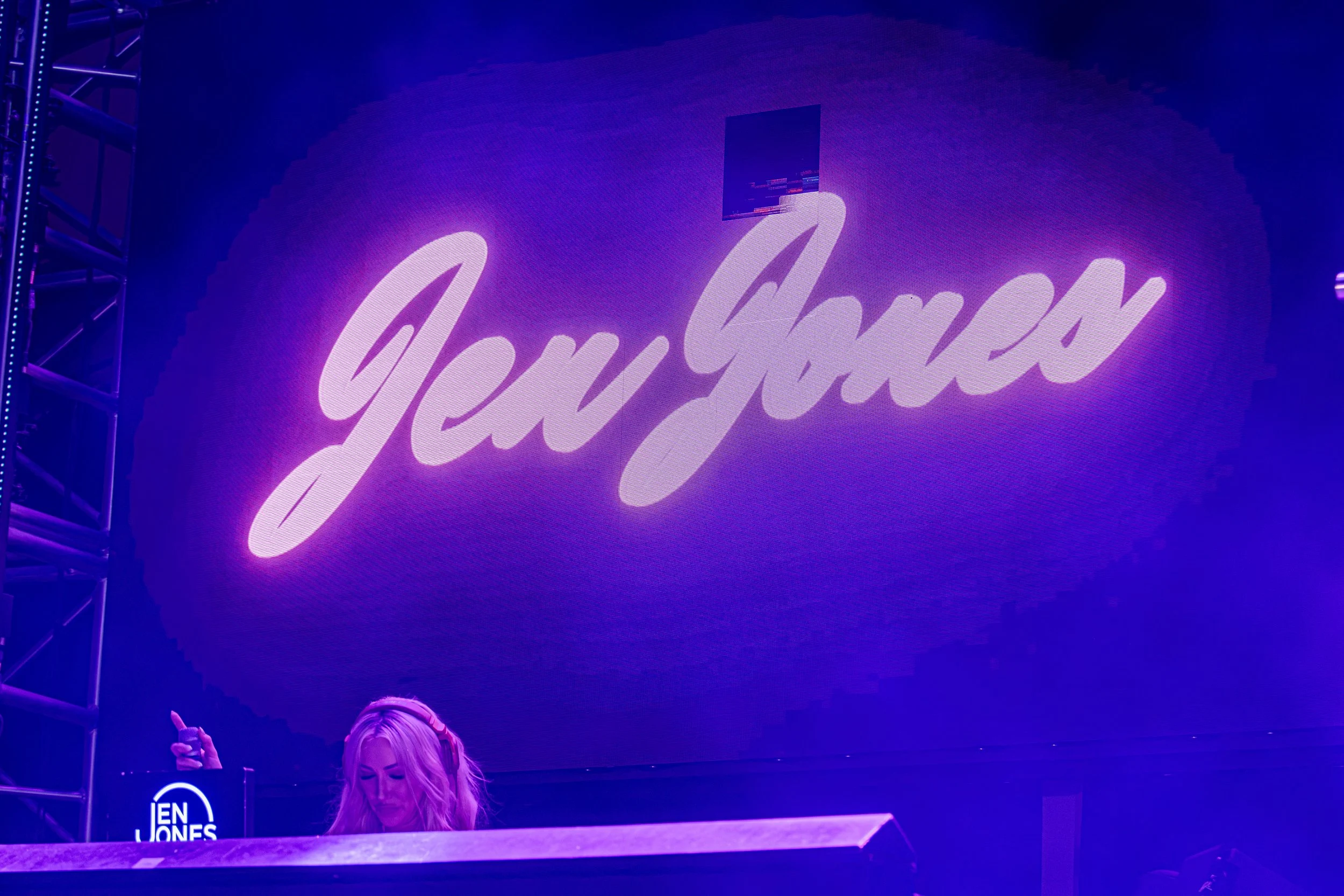 Jen-Jones_Pool-After-Dark_-71.jpg