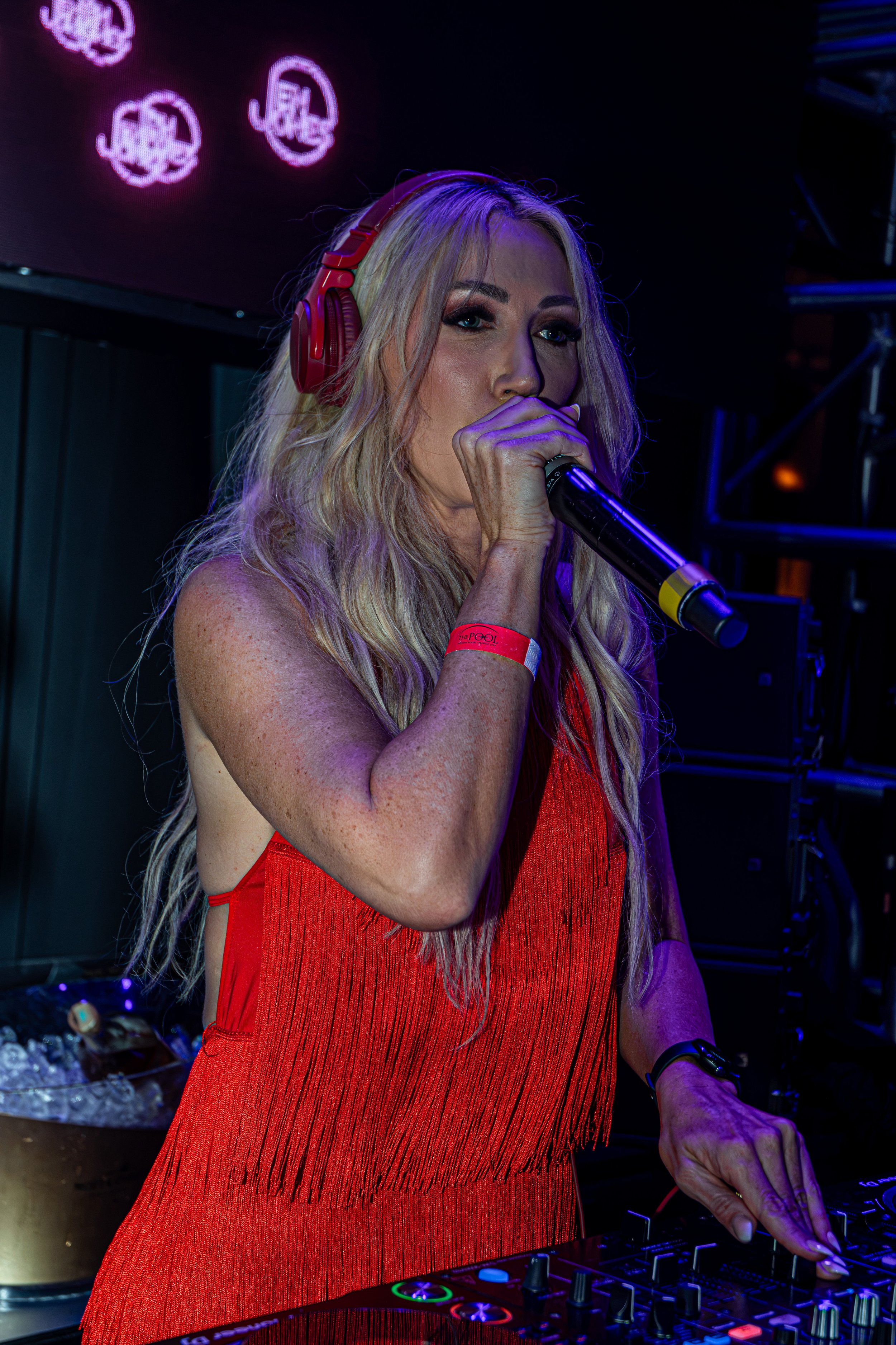 Jen-Jones_Pool-After-Dark_-107.jpg