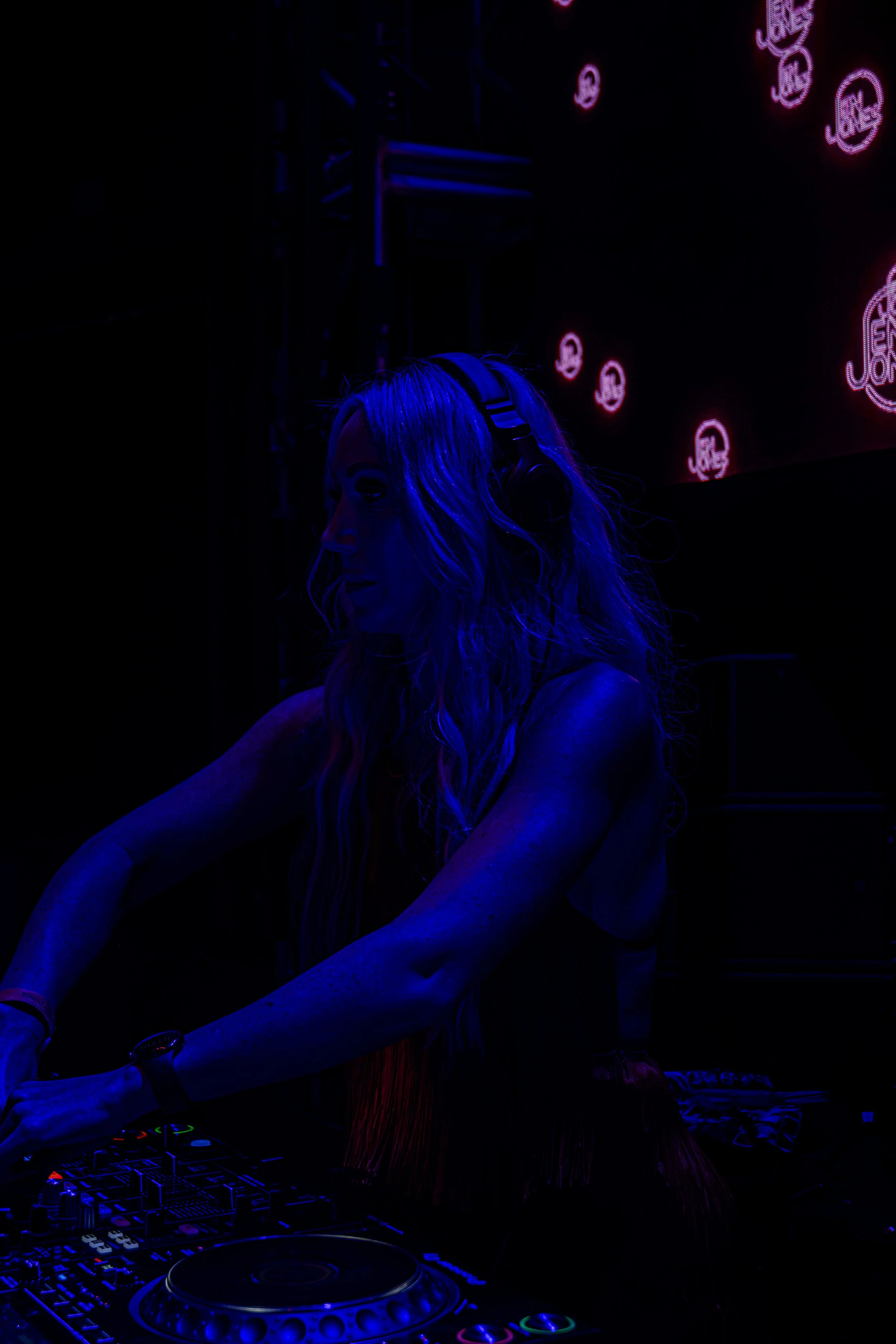 Jen-Jones_Pool-After-Dark_-124.jpg