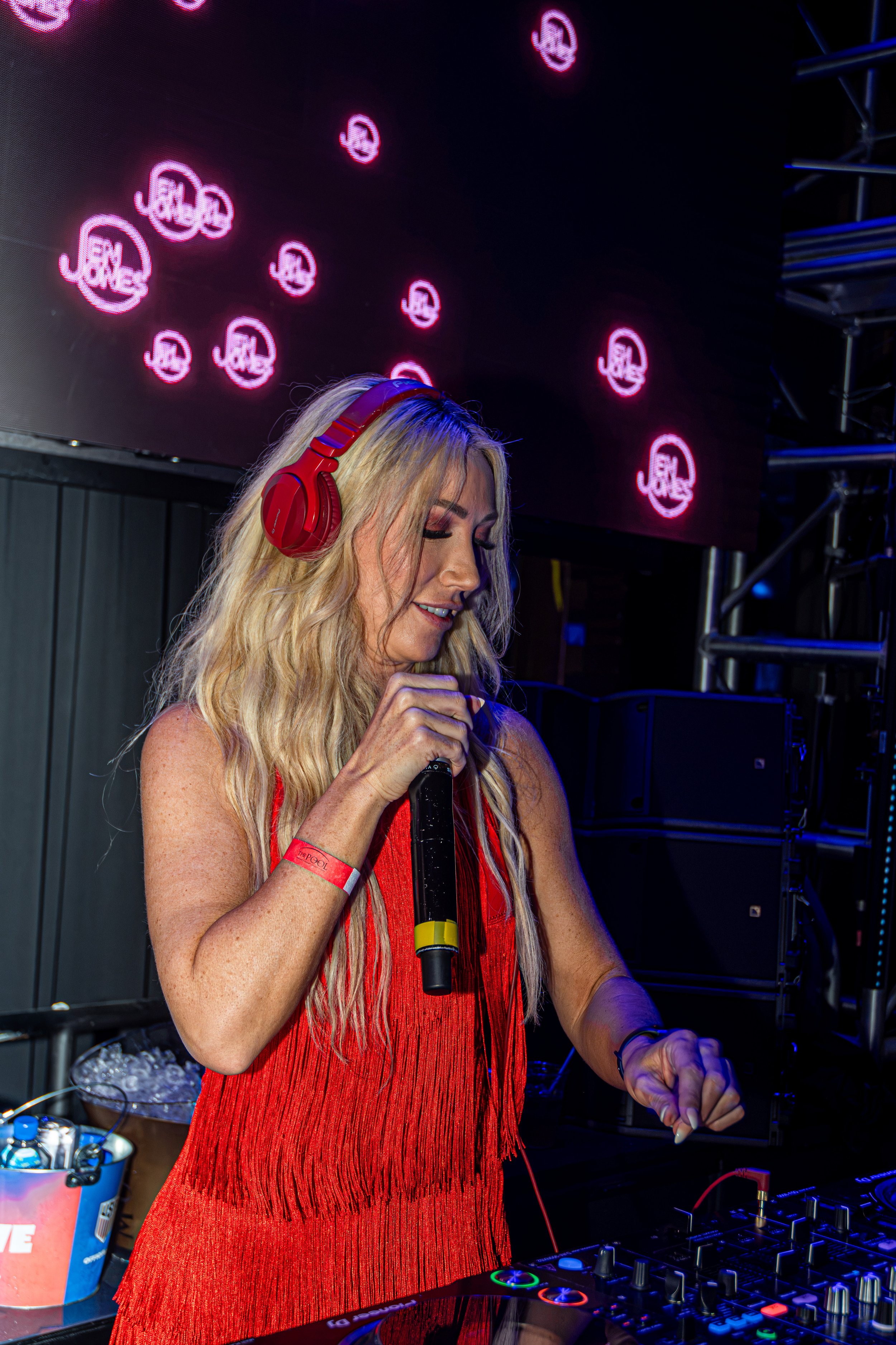 Jen-Jones_Pool-After-Dark_-103.jpg
