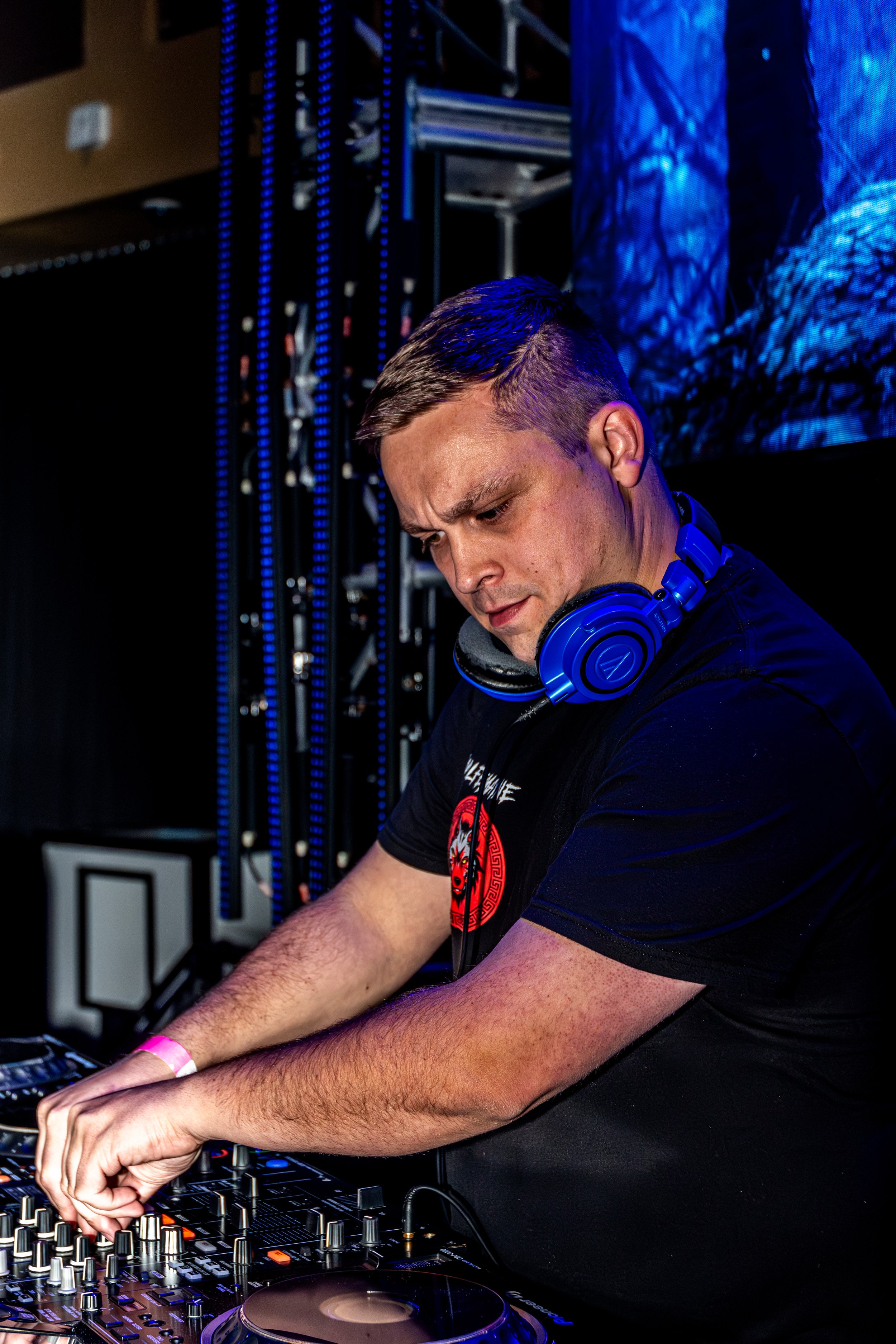 MATRODA_PoolAfterDark_JTShots_01-2.jpg