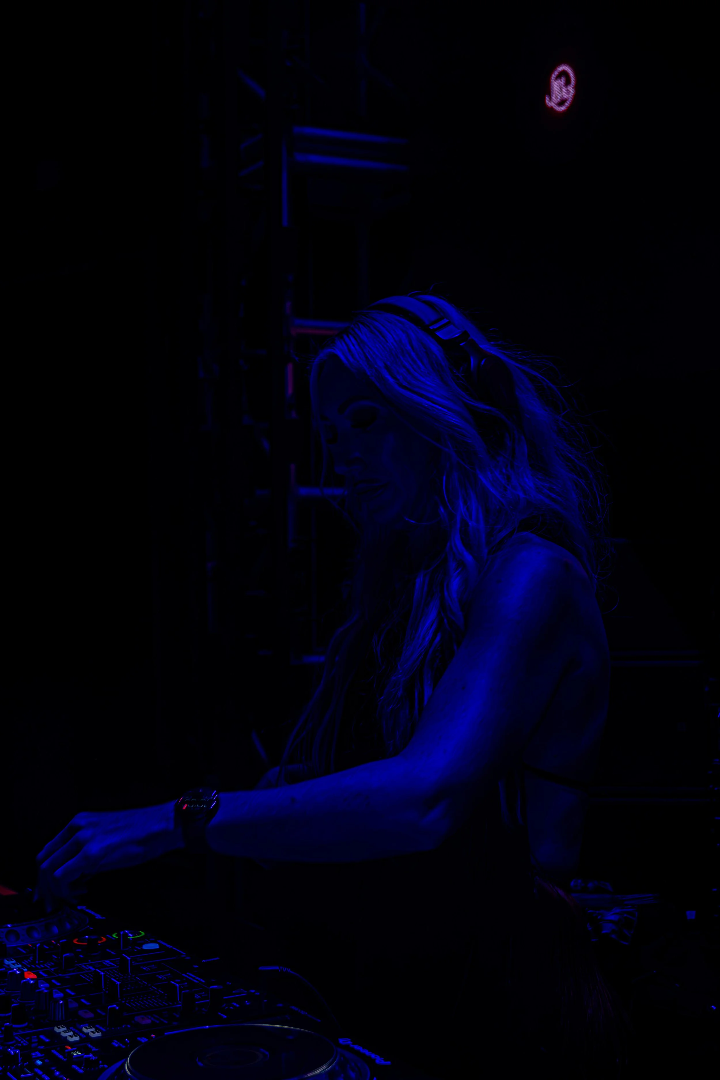 Jen-Jones_Pool-After-Dark_-123.jpg