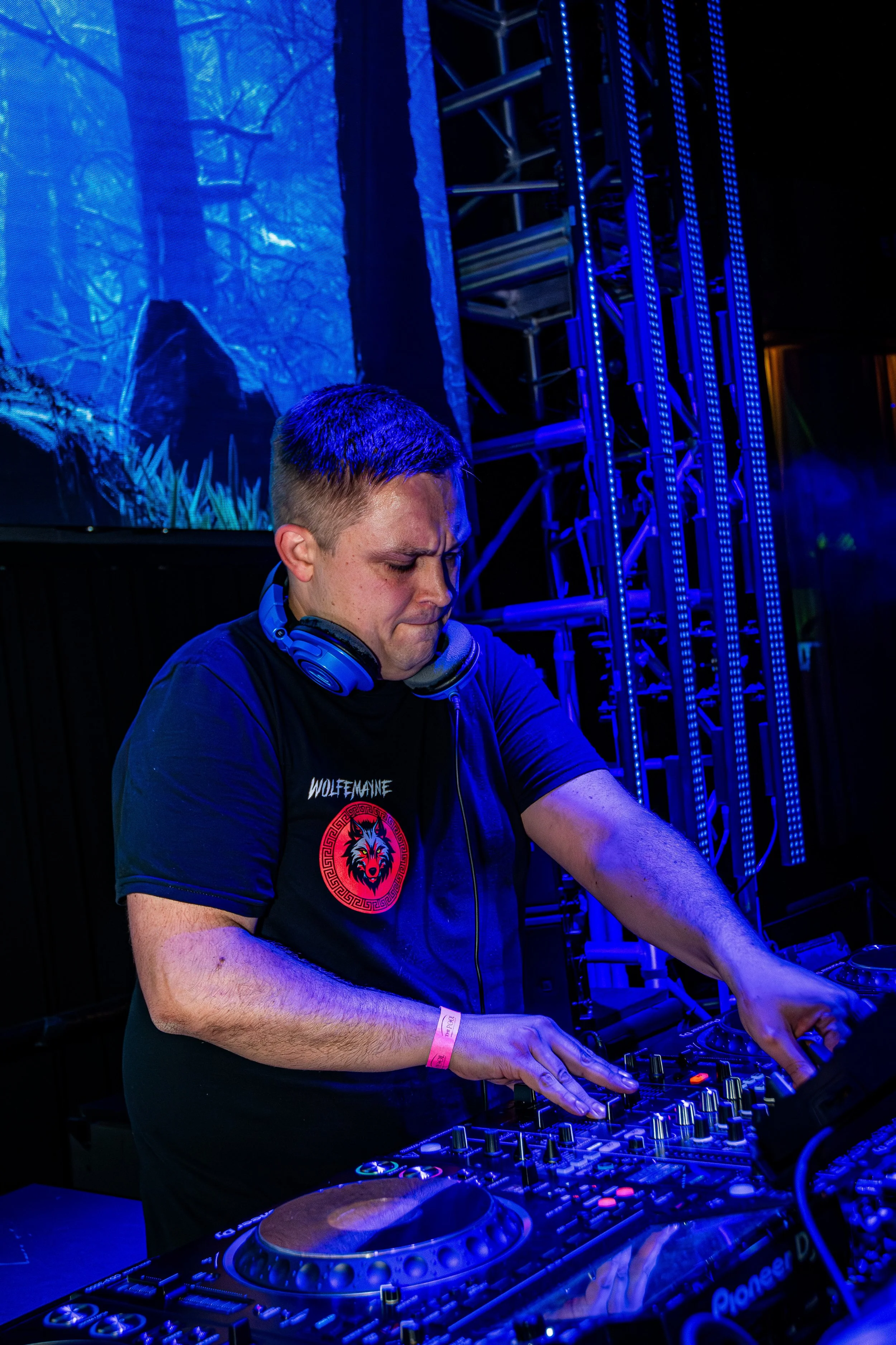 MATRODA_PoolAfterDark_JTShots_01-36.jpg