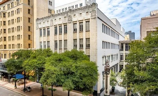 Now Leasing at the Historic Houston Street Building

📍 219 &amp; 229 Houston Street, San Antonio, TX 78205

Step into history while positioning your business at the heart of San Antonio&rsquo;s vibrant downtown. Built in 1935, the Houston Street Bui