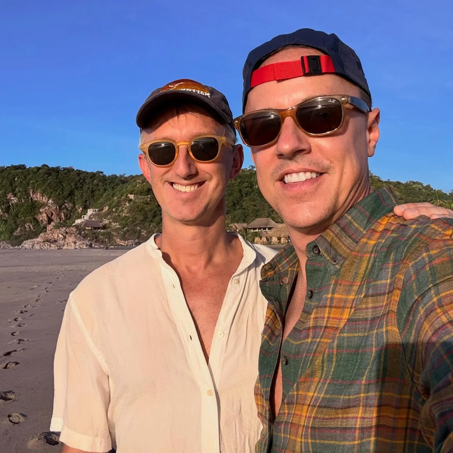 Five days in Mazunte + Zipolite, Mexico, to celebrate our 10th wedding anniversary back in August, full of&hellip;

Tacos and tequila,
Sandy toes and sunsets, 
Mezcal and margaritas, 
Turtles and tan lines,
Sunscreen and speedos.

#mexico #oaxacacoas