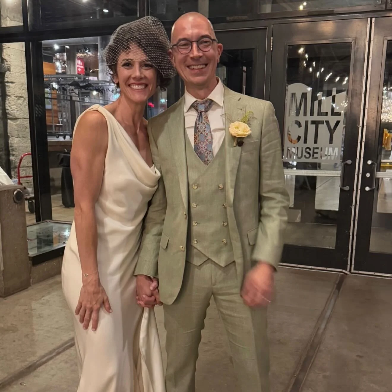Last weekend, I was honored to be at the wedding of one of my nearest and dearest - @fitshopwellness and her now husband, Matt. And what a weekend it was! A weekend full of laughs, wiggles, catching up, dancing, surprise production numbers (I got to 