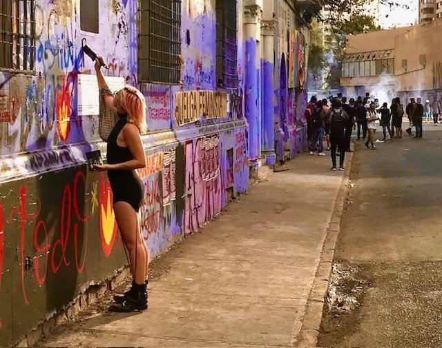 GirlPainting in Santiago - Jon Albanese.jpg