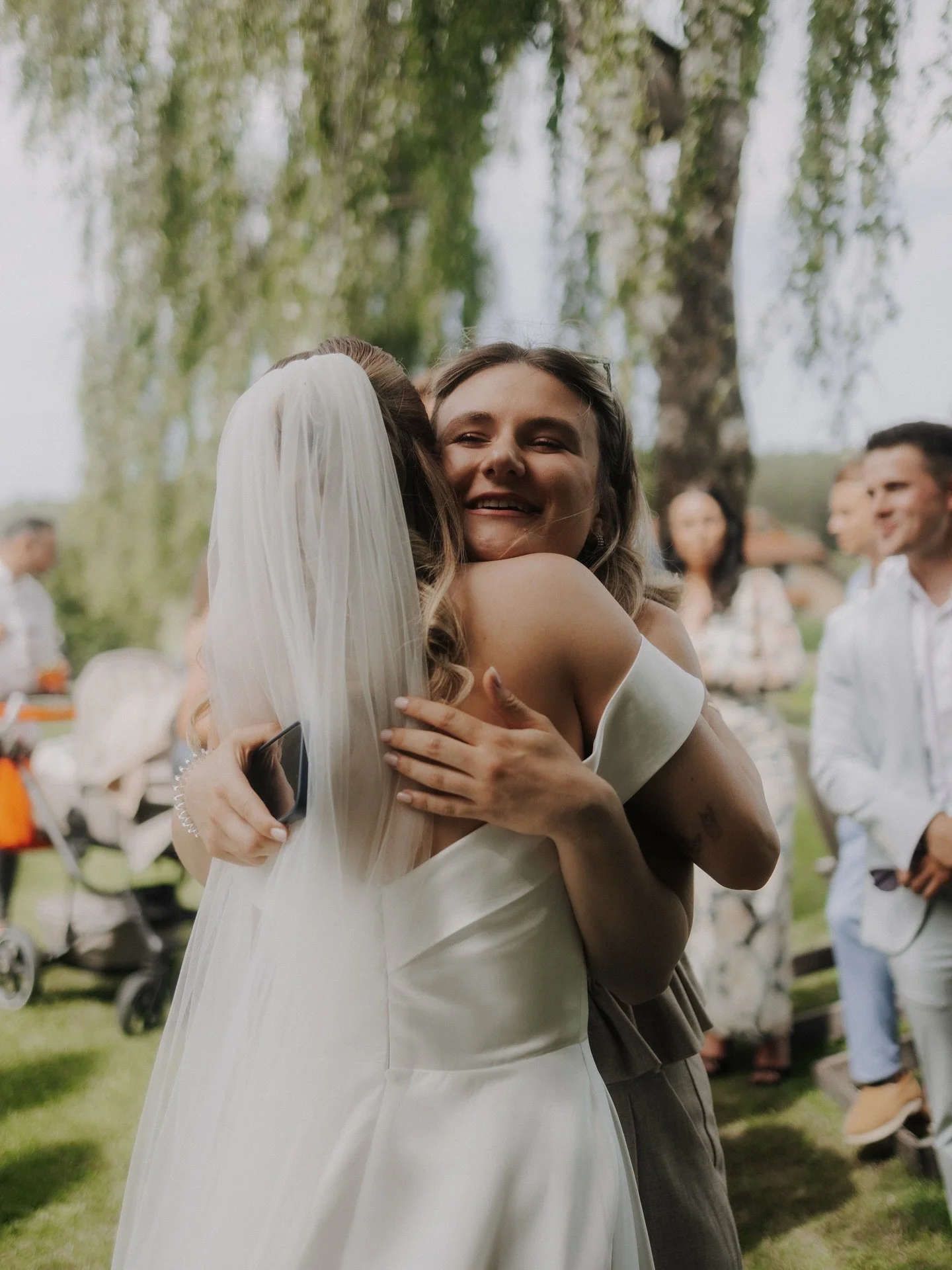 I swear I have the most beautiful couples - inside and out. 🩷

&amp; ich habe noch nie einen Menschen kennengelernt, der so viel und herzlich lacht, wie Kristina. 
Sie ist f&uuml;r mich der Inbegriff daf&uuml;r, sich selbst und das Leben nicht zu er