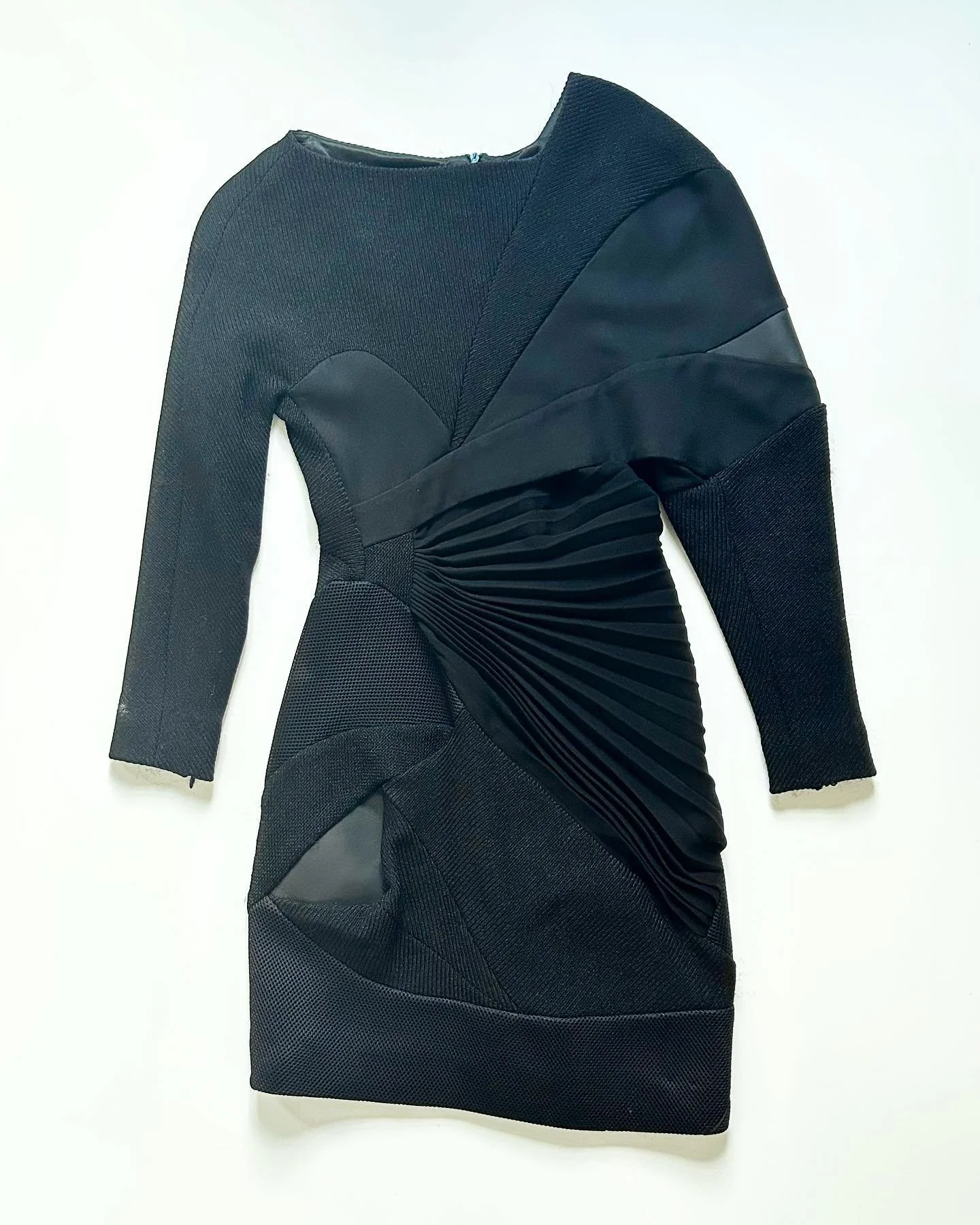 Balenciaga Fall 2003 dress by Nicolas Ghesqui&egrave;re 🪩 It&rsquo;s so easy to lose all of the details in old runway photos and let something like this become just a black dress