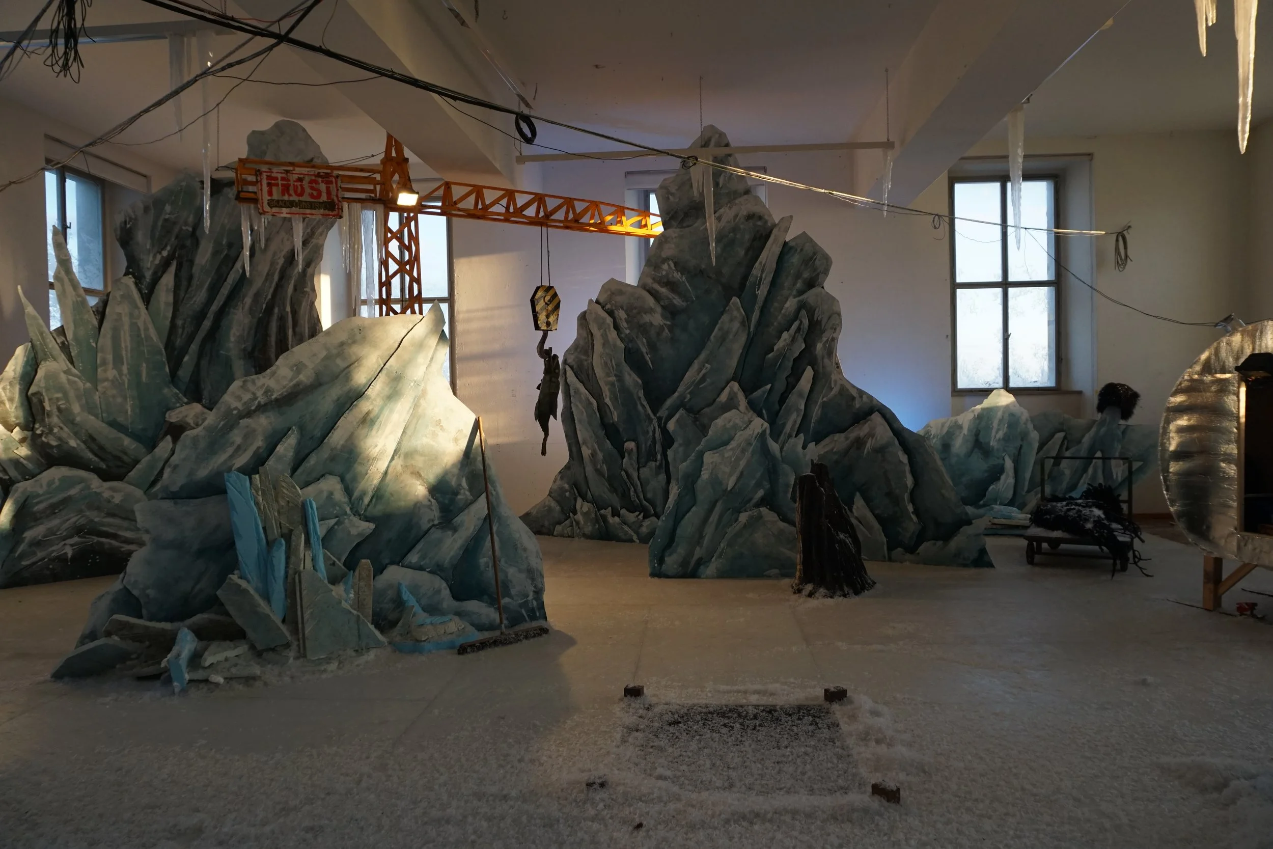 "Der große Frost", Gemeinschaftsarbeit zur Jahresausstellung, Akademie der Bildenden Künste, München, 2024